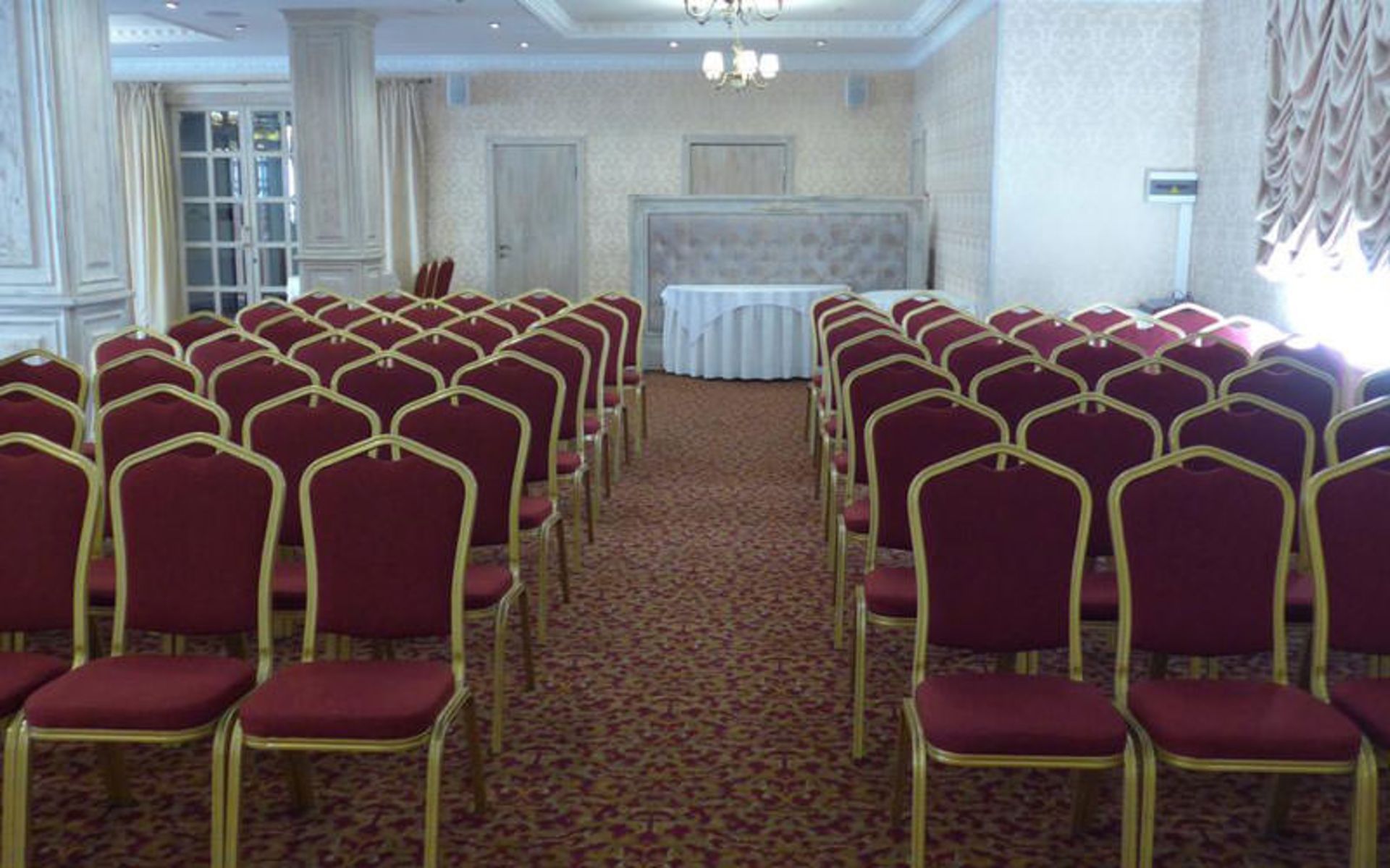 هتل اتچ (Attache Hotel)
