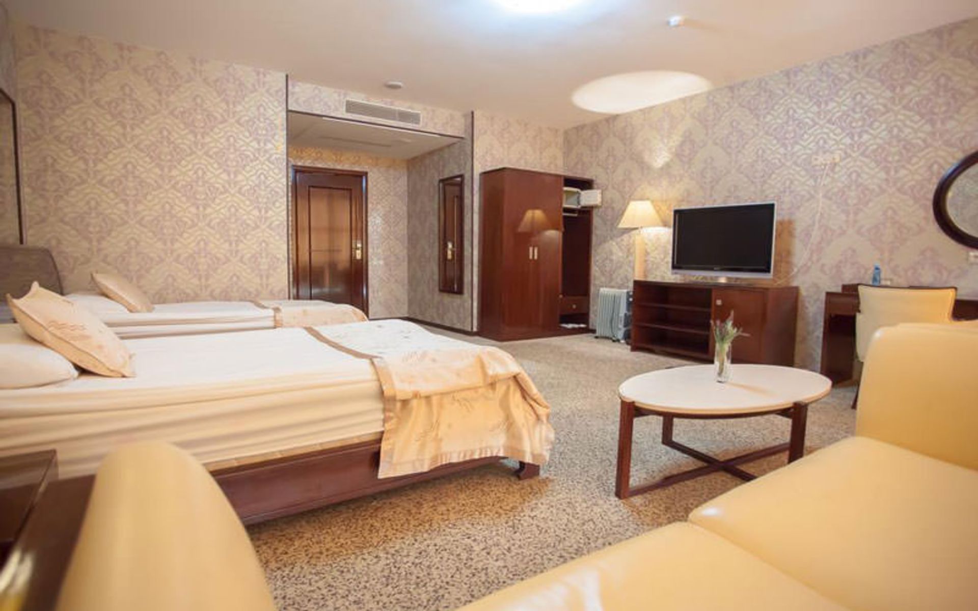 هتل مارتون پلس (Hotel Marton Palace)