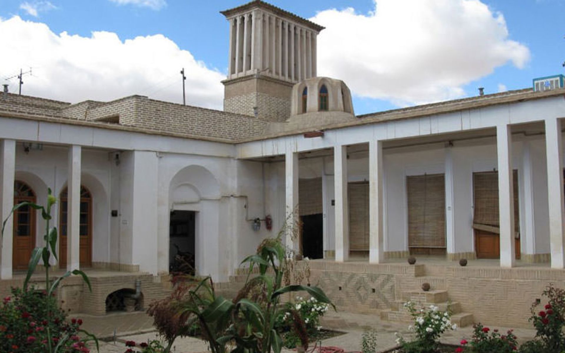 خانه یغمایی‌ها