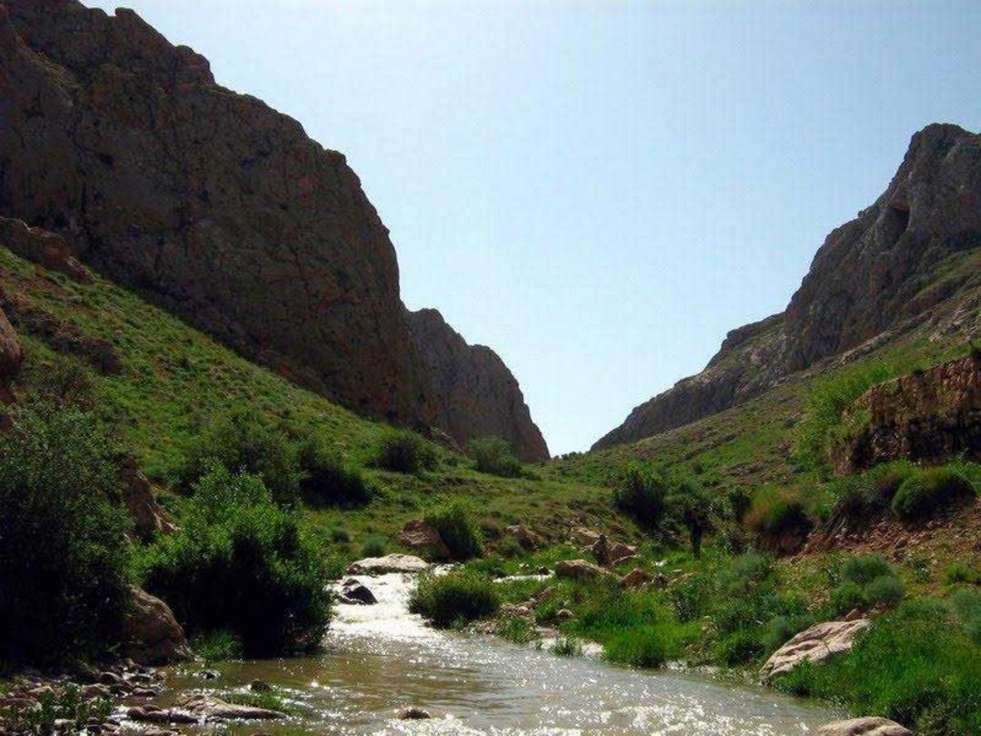 رودخانه در میان منطقه گردشگری ازناو