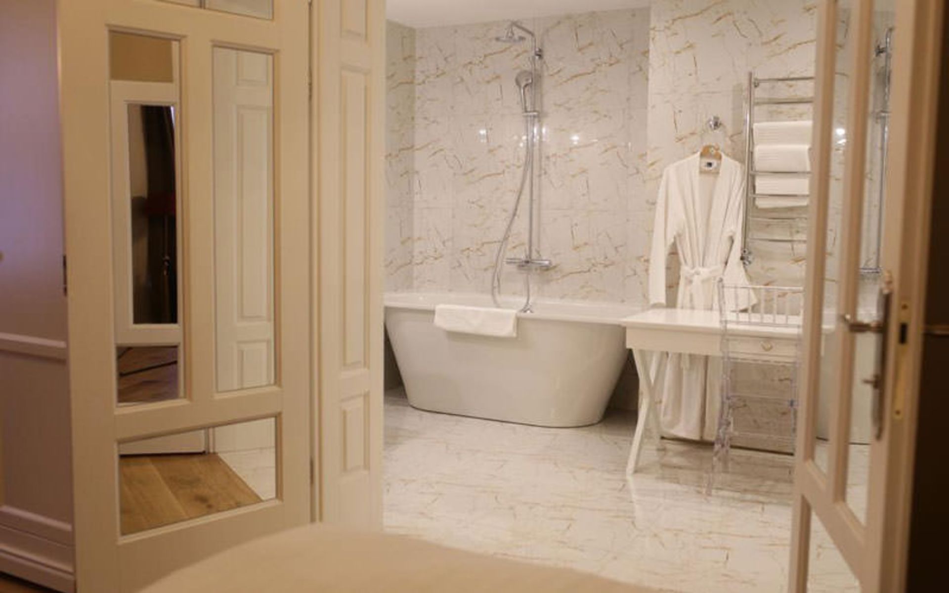 هتل تچایکوسکی (Hotel Tchaikovsky)