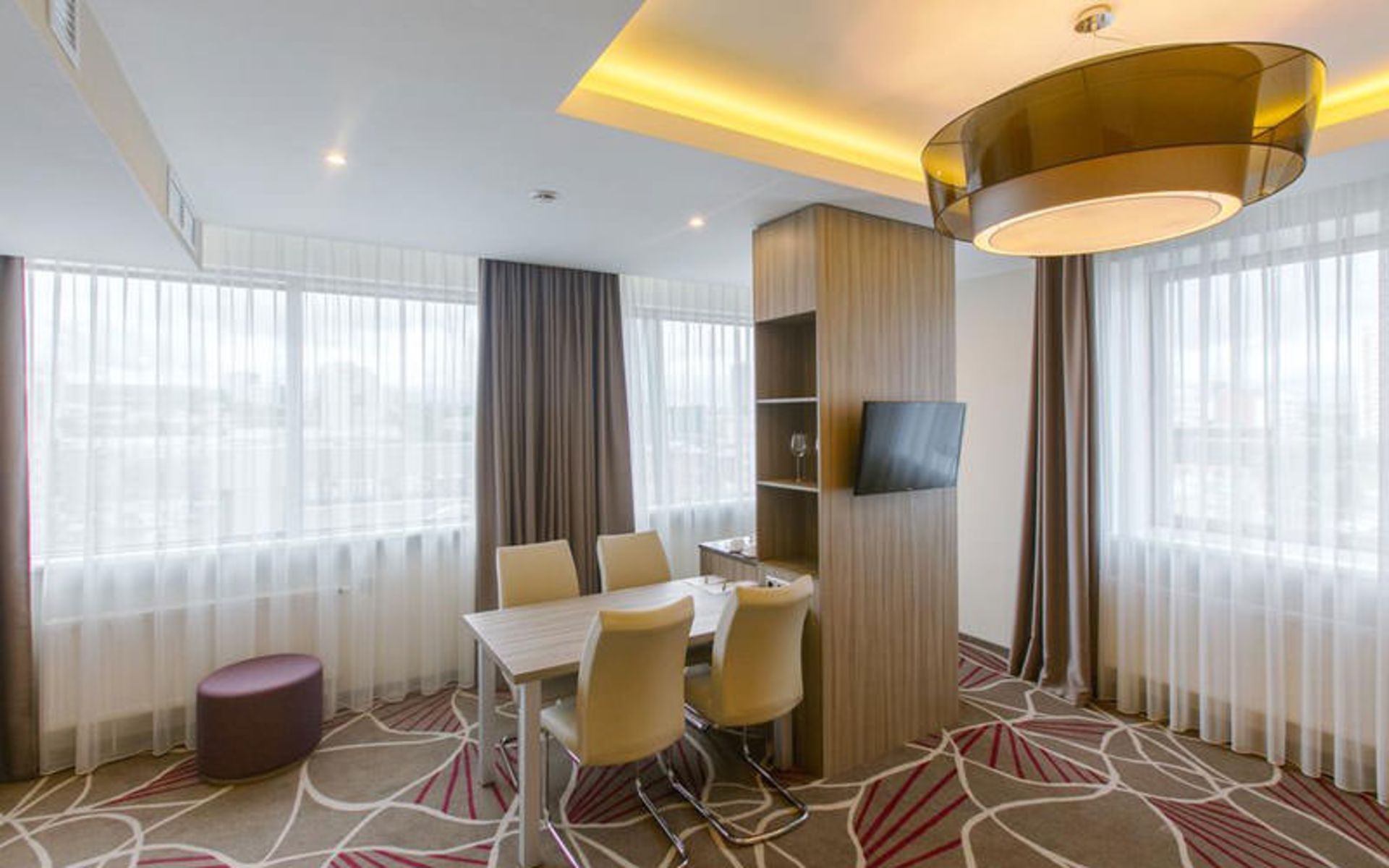هتل تنت (Tenet Hotel)