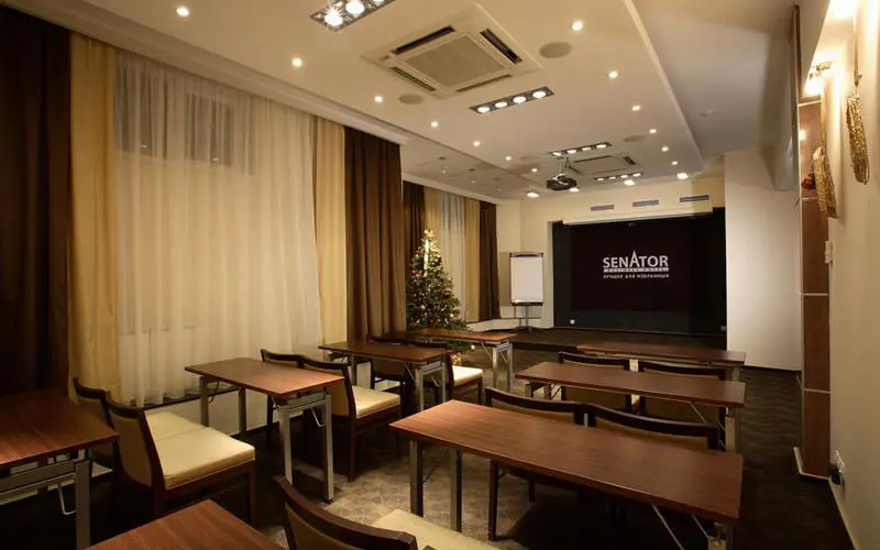 هتل بیزینس هتل سناتور (Business Hotel Senator)