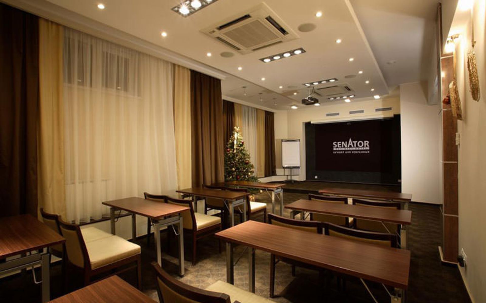 هتل بیزینس هتل سناتور (Business Hotel Senator)