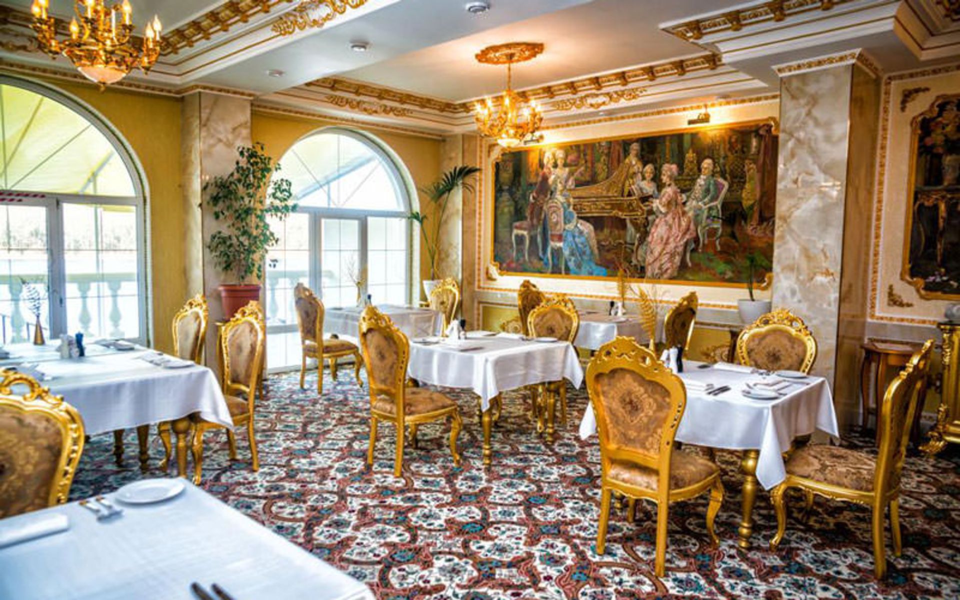 هتل پتروسکی پریچال (Hotel Petrovsky Prichal Luxury Hotel&SPA)