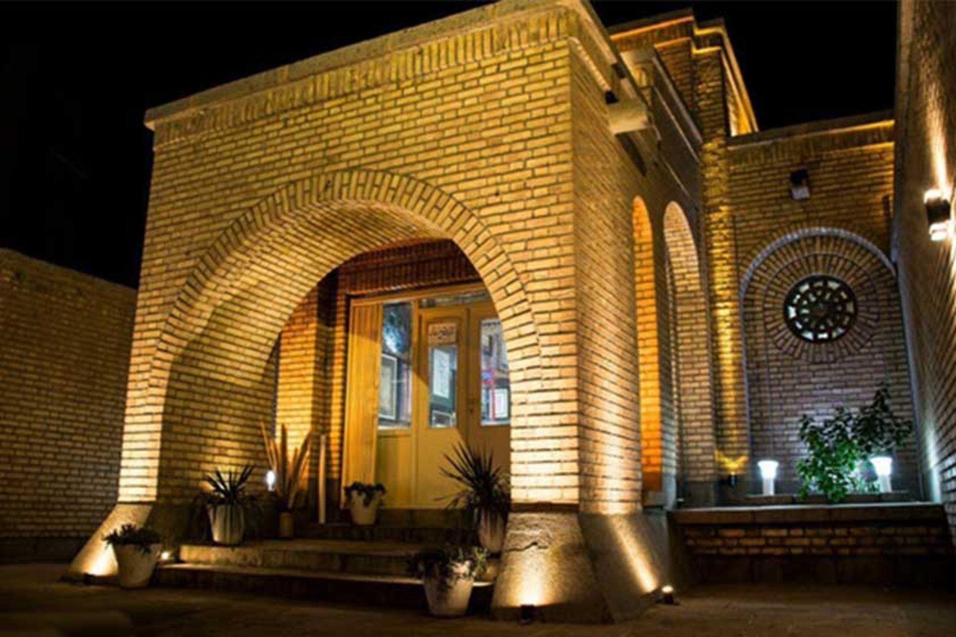 آرامگاه حکیم نزاری