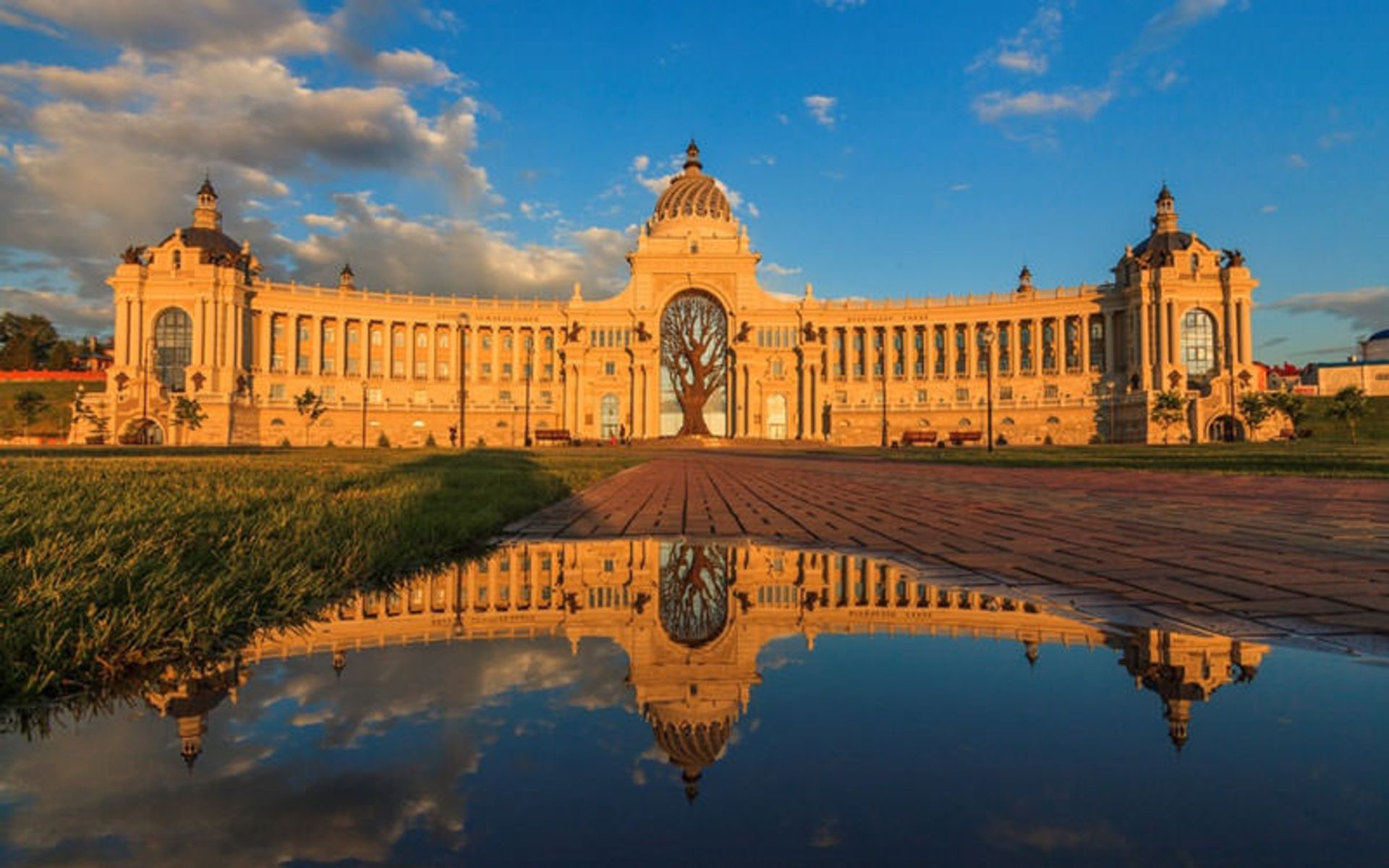 کاخ کشاورزان (Agricultural Palace)