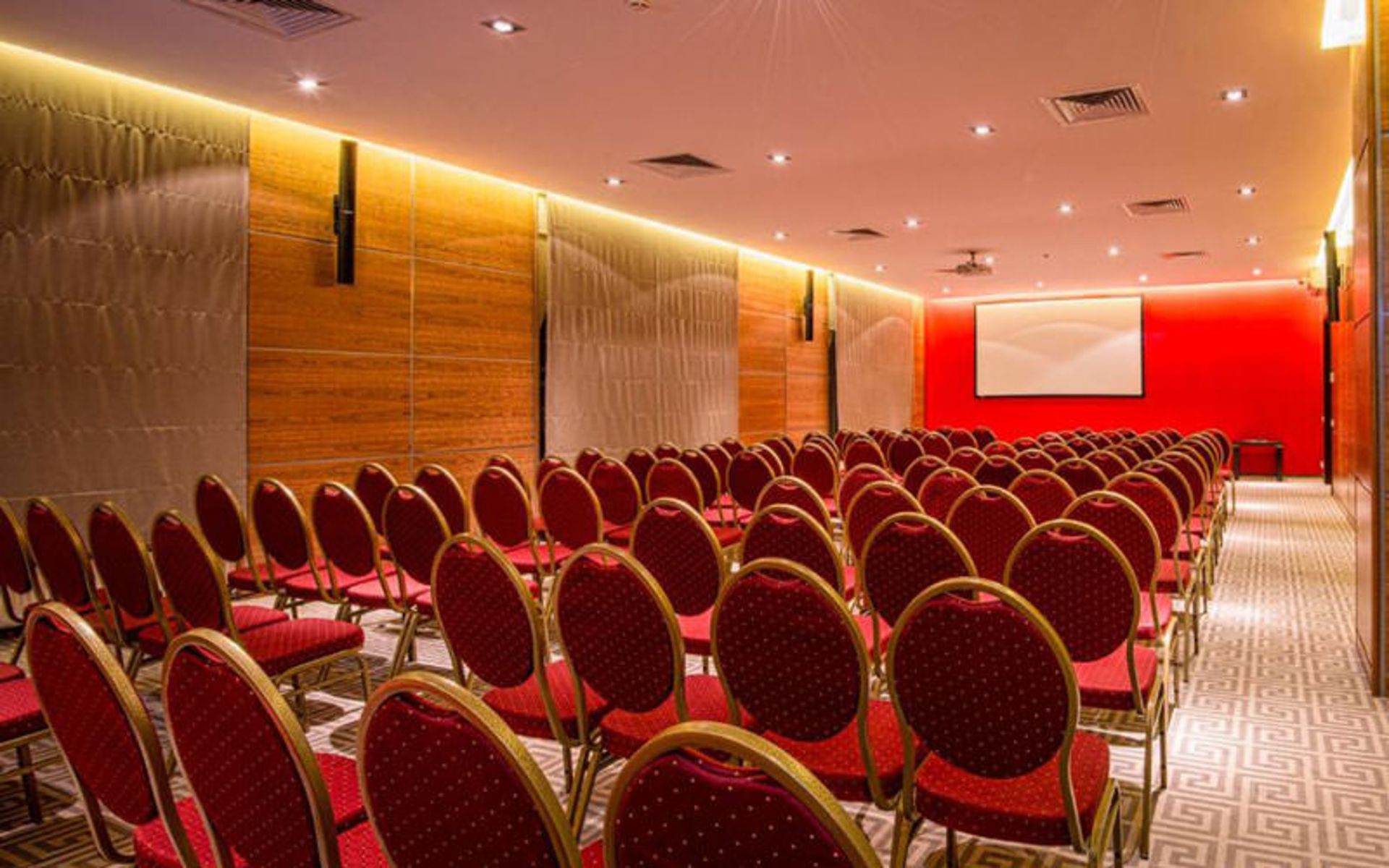 هتل آدمیرال (Admiral Hotel)