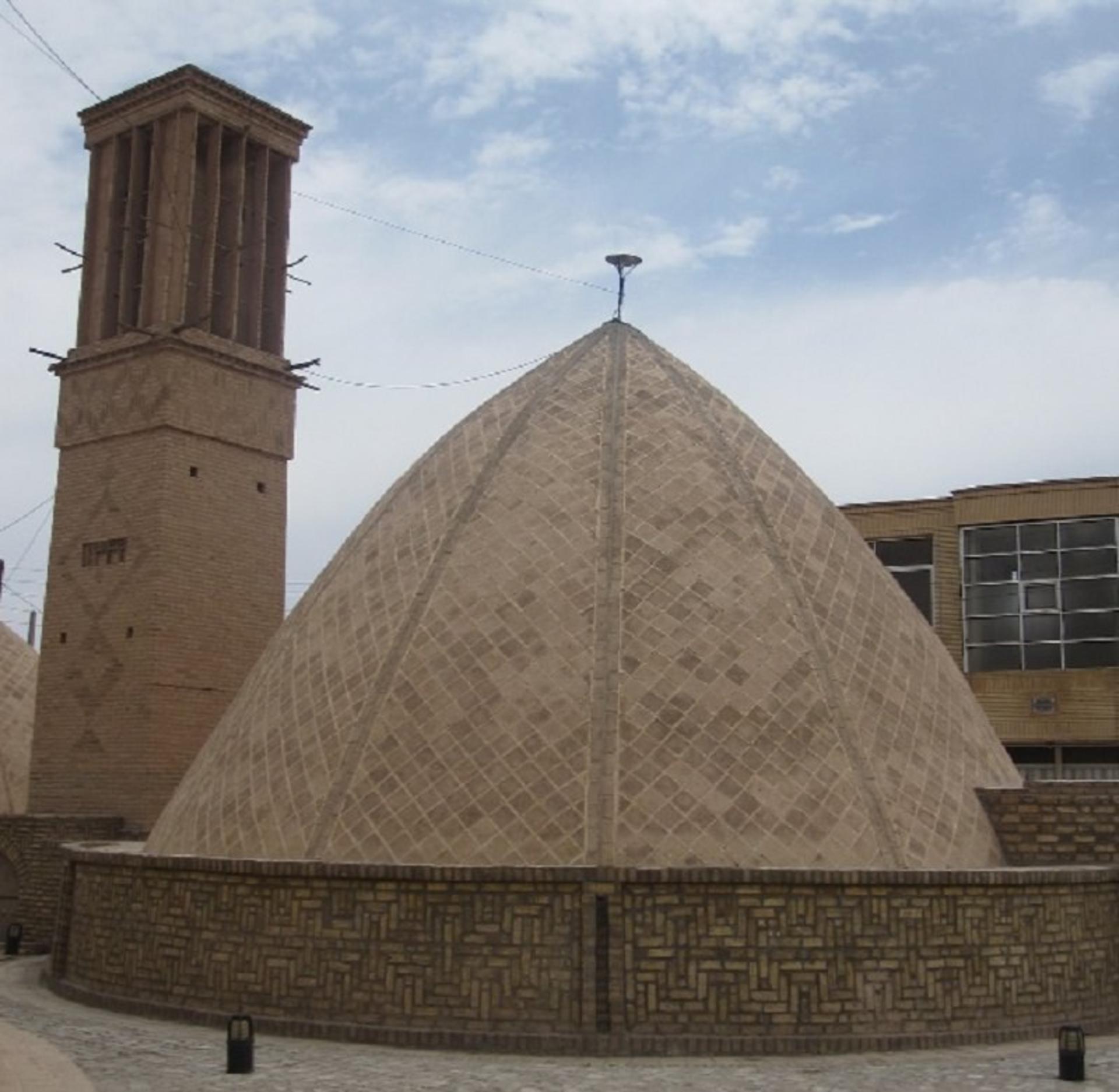 آب انبار حاجی حسین نایین