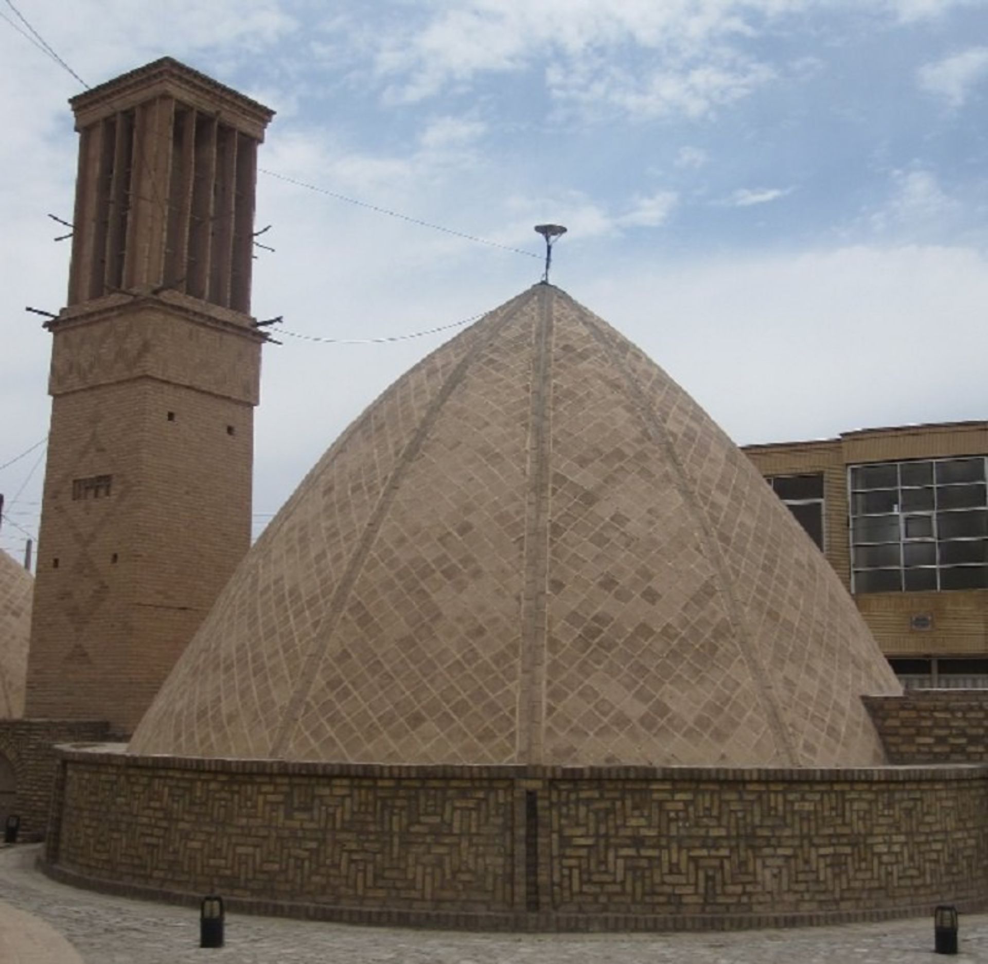 آب انبار حاجی حسین نایین