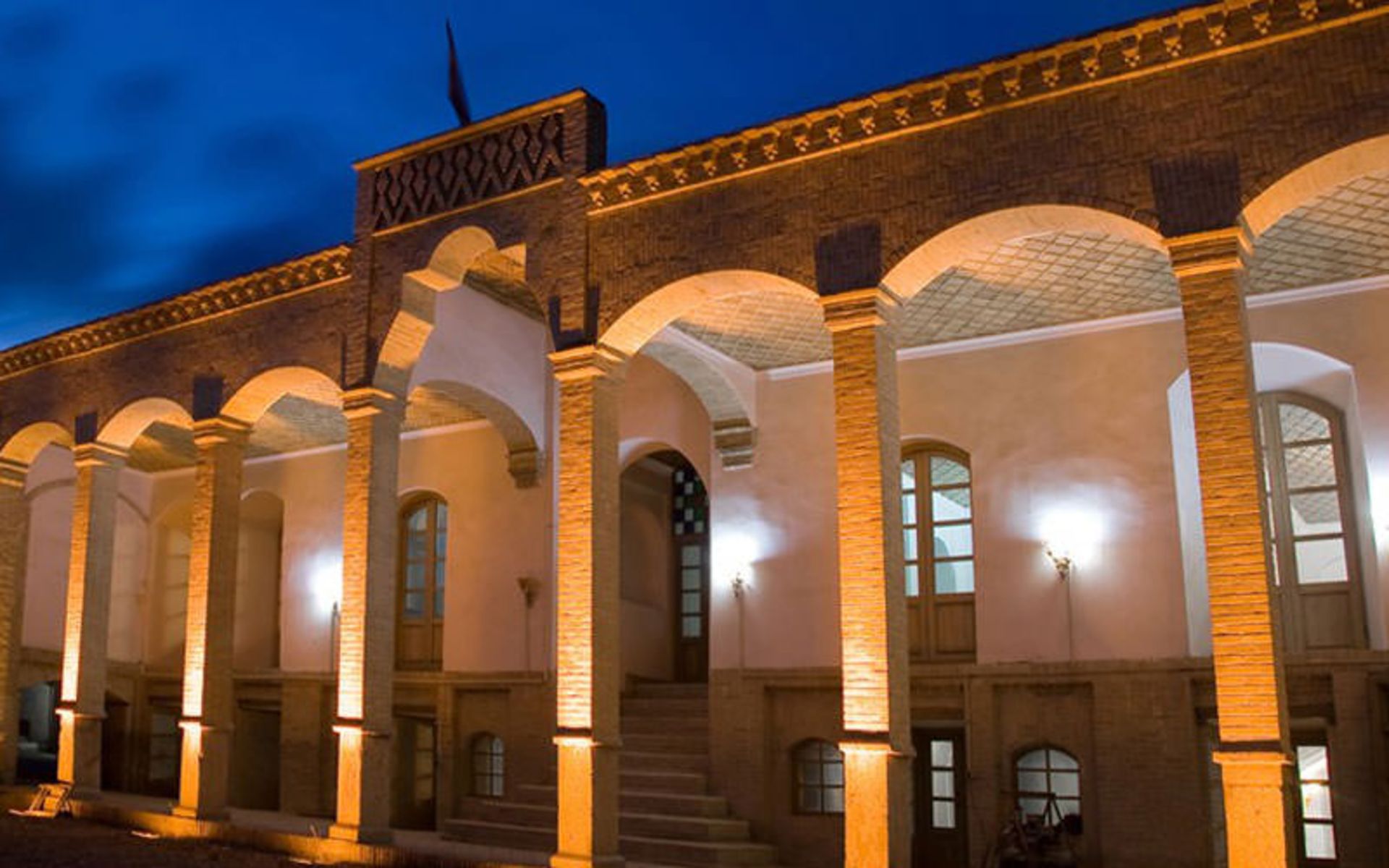 خانه و موزه لطفعلیان