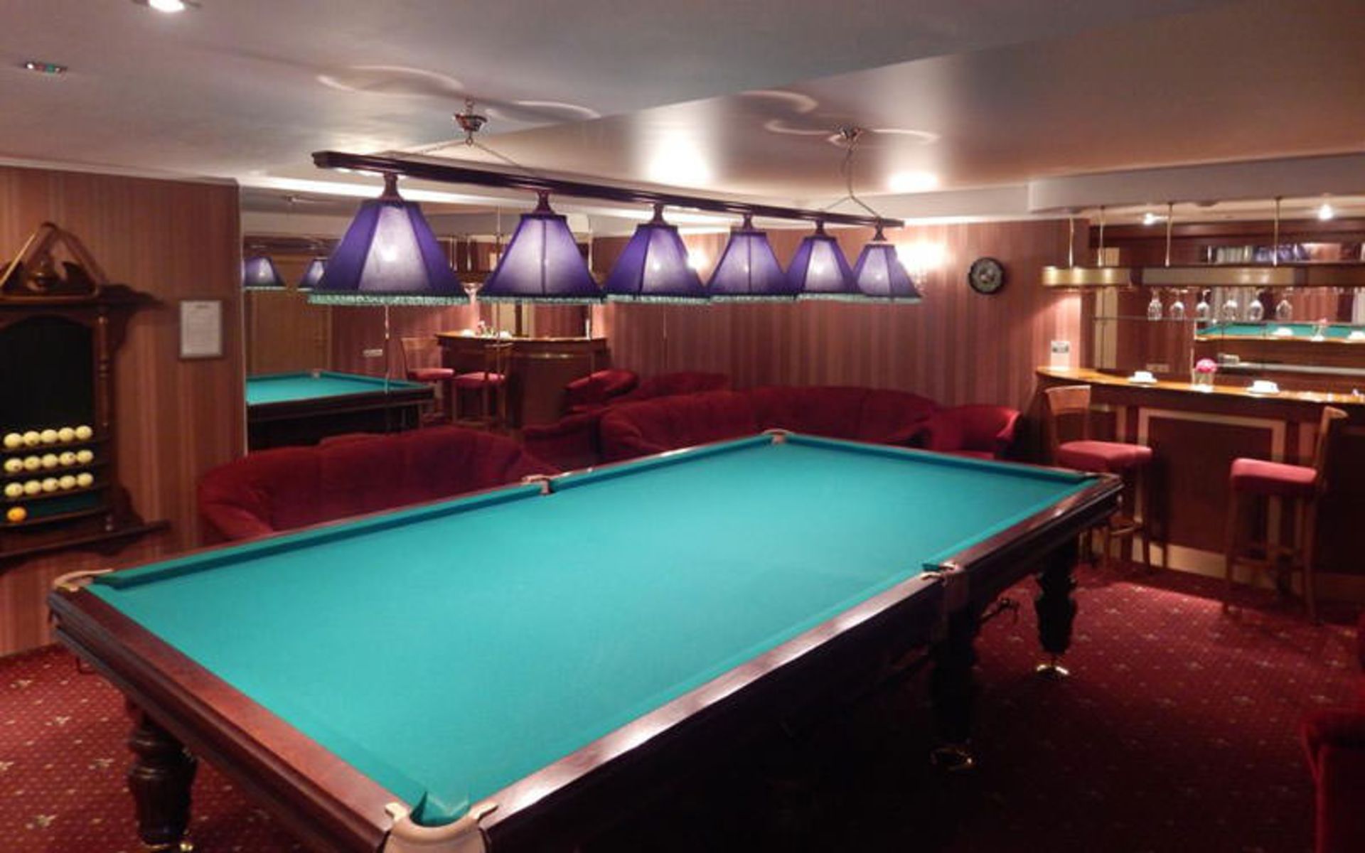 هتل اوکتایبرسکایا (Oktiabrskaya Hotel)