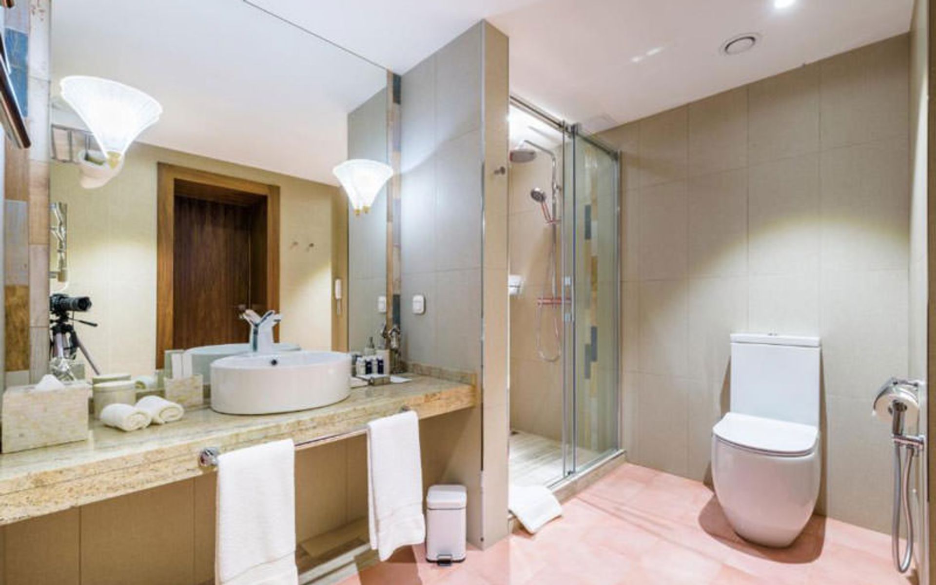 هتل لوچیانو (Luciano Hotel)