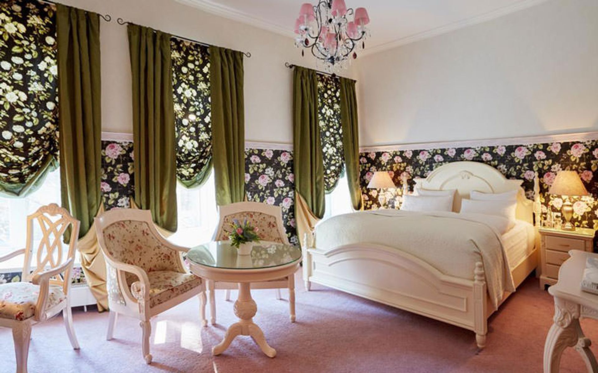 هتل ایزولت رزیدنشیا (Residentsiya (Izvolte) Hotel)