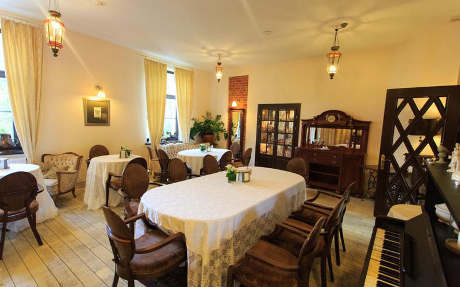 هتل اوسادبا (Hotel Usadba)