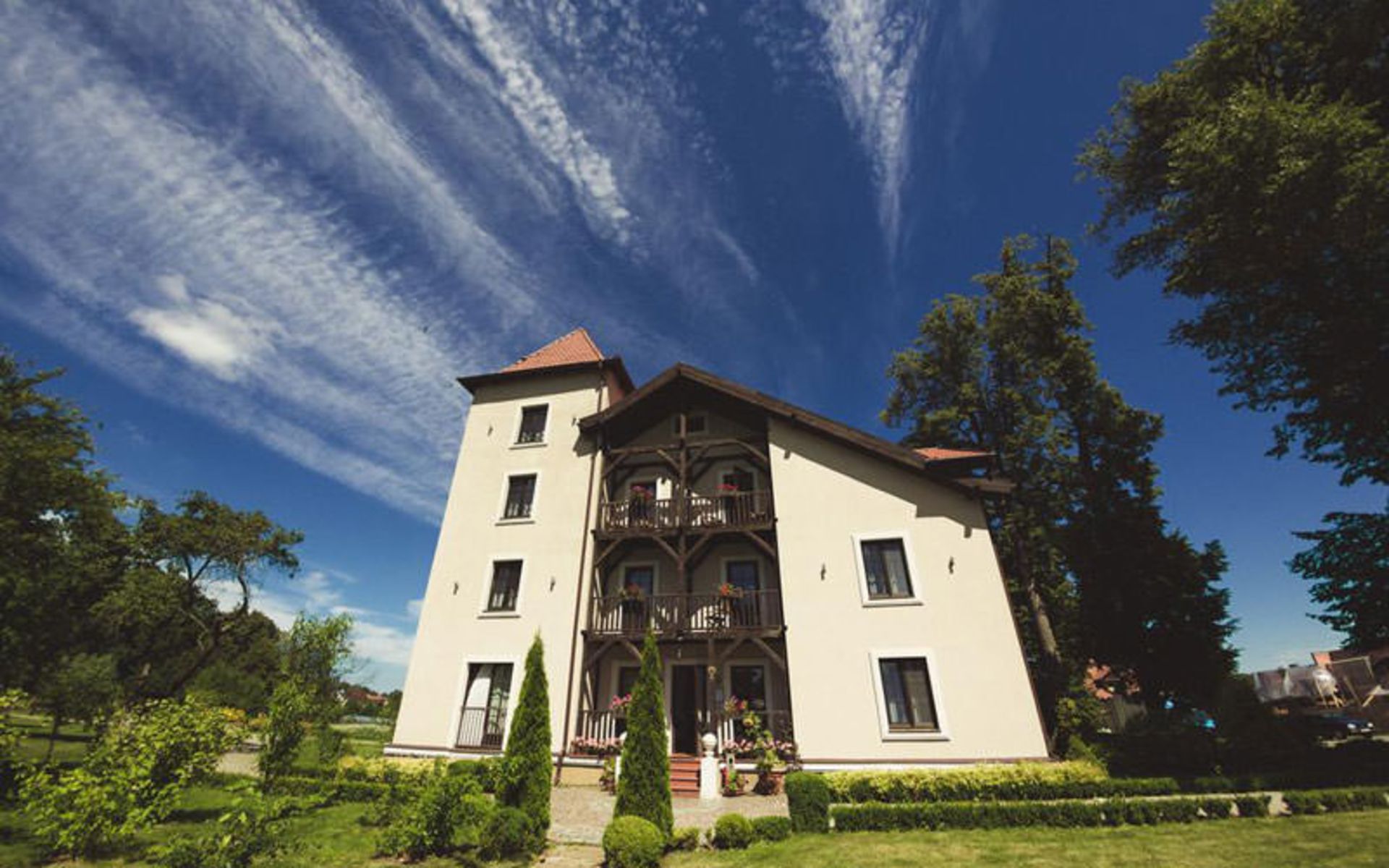 هتل اوسادبا (Hotel Usadba)