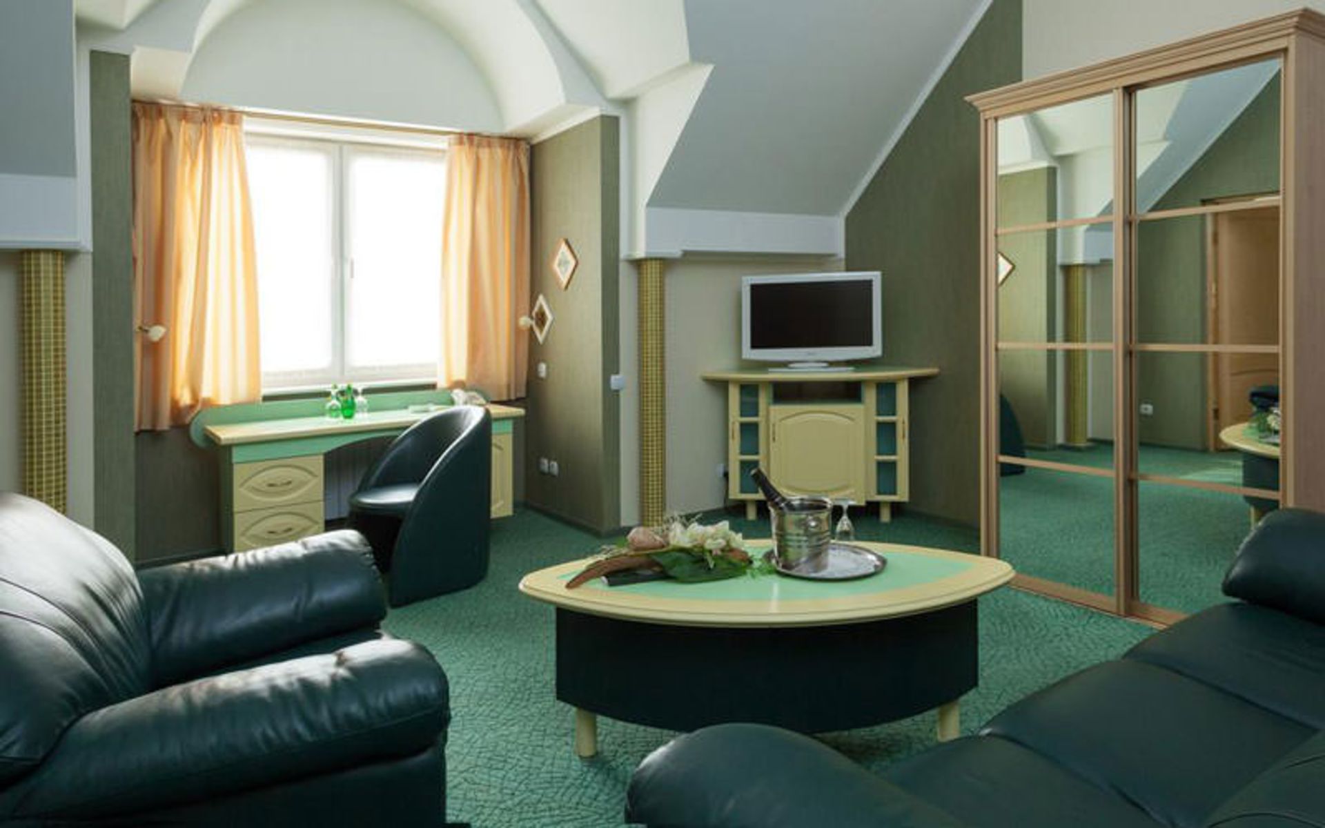 هتل اوبرتیچ لوکس (Oberteich Lux Hotel)