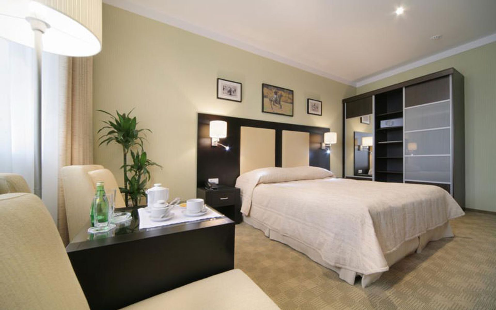 هتل بیزینس هتل سناتور (Business Hotel Senator)