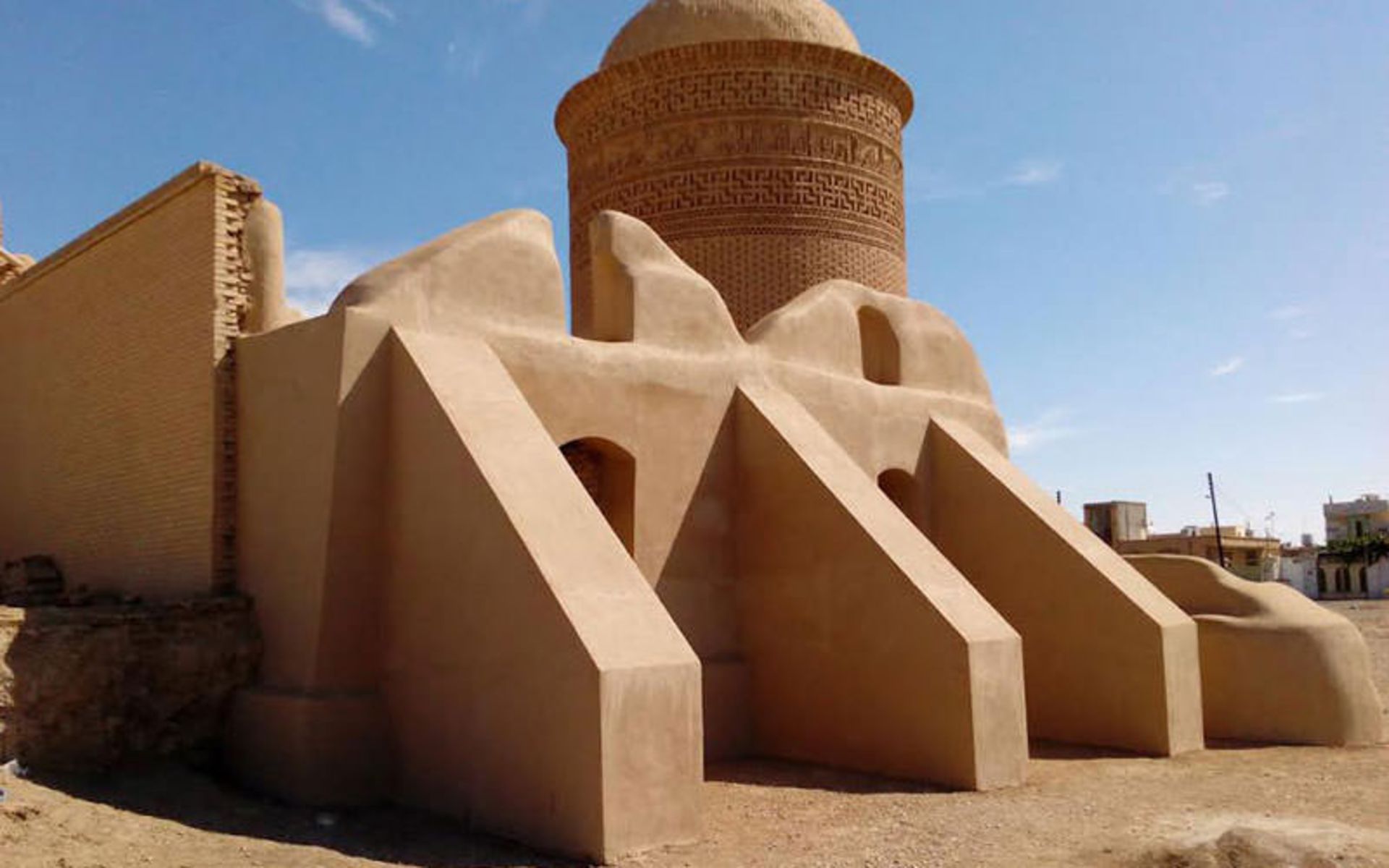 برج پیر علمدار