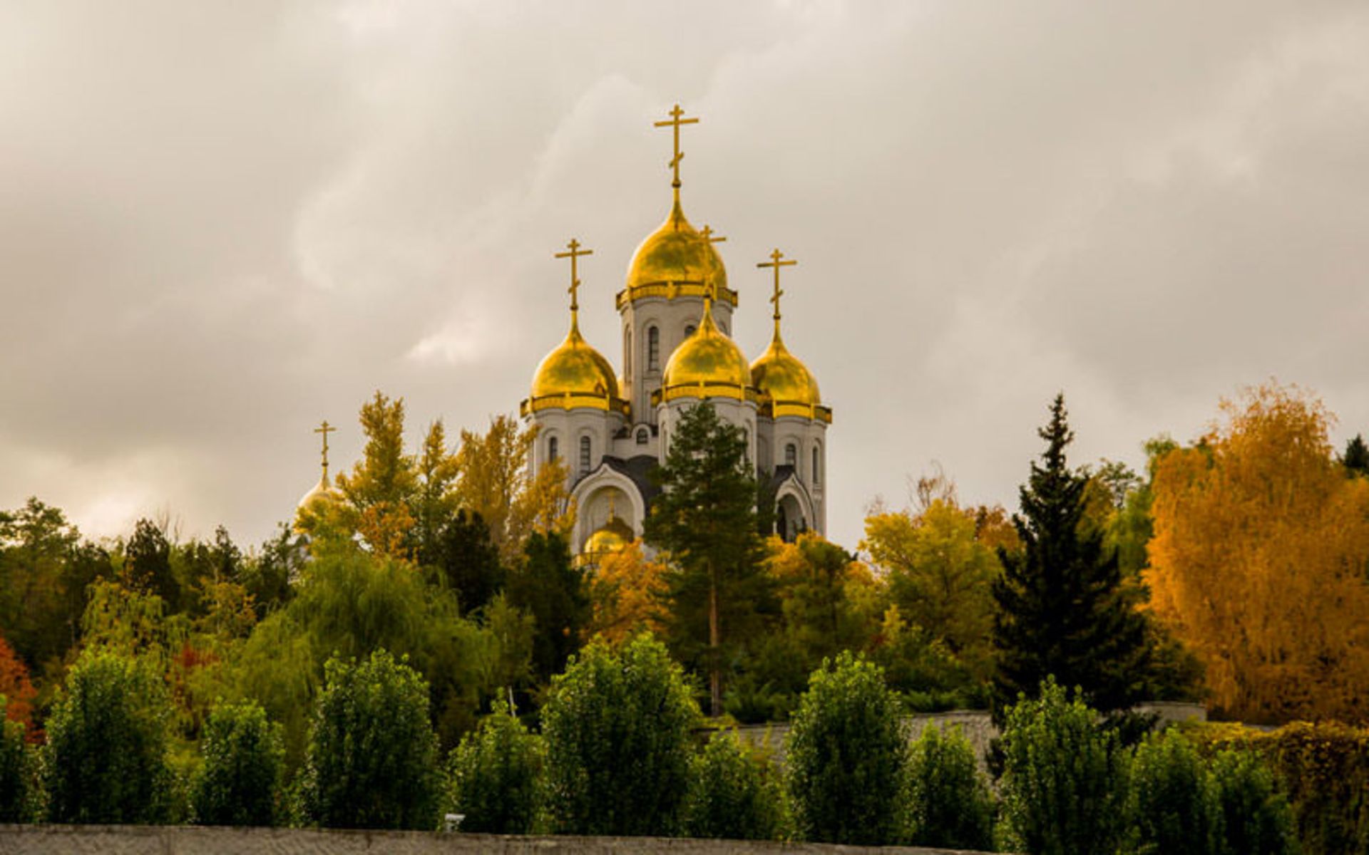 کلیسای قدیسان (All Saints Church)