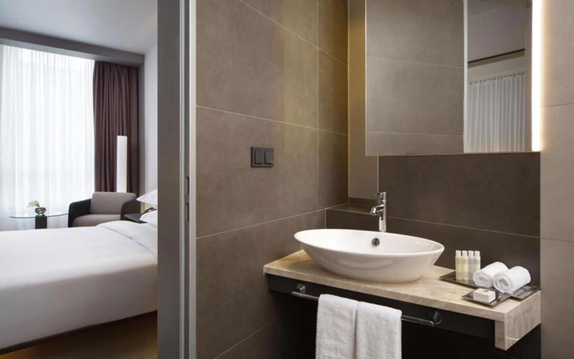 هتل دابل تری بای هیلتون (DoubleTree by Hilton Ekaterinburg City Centre)