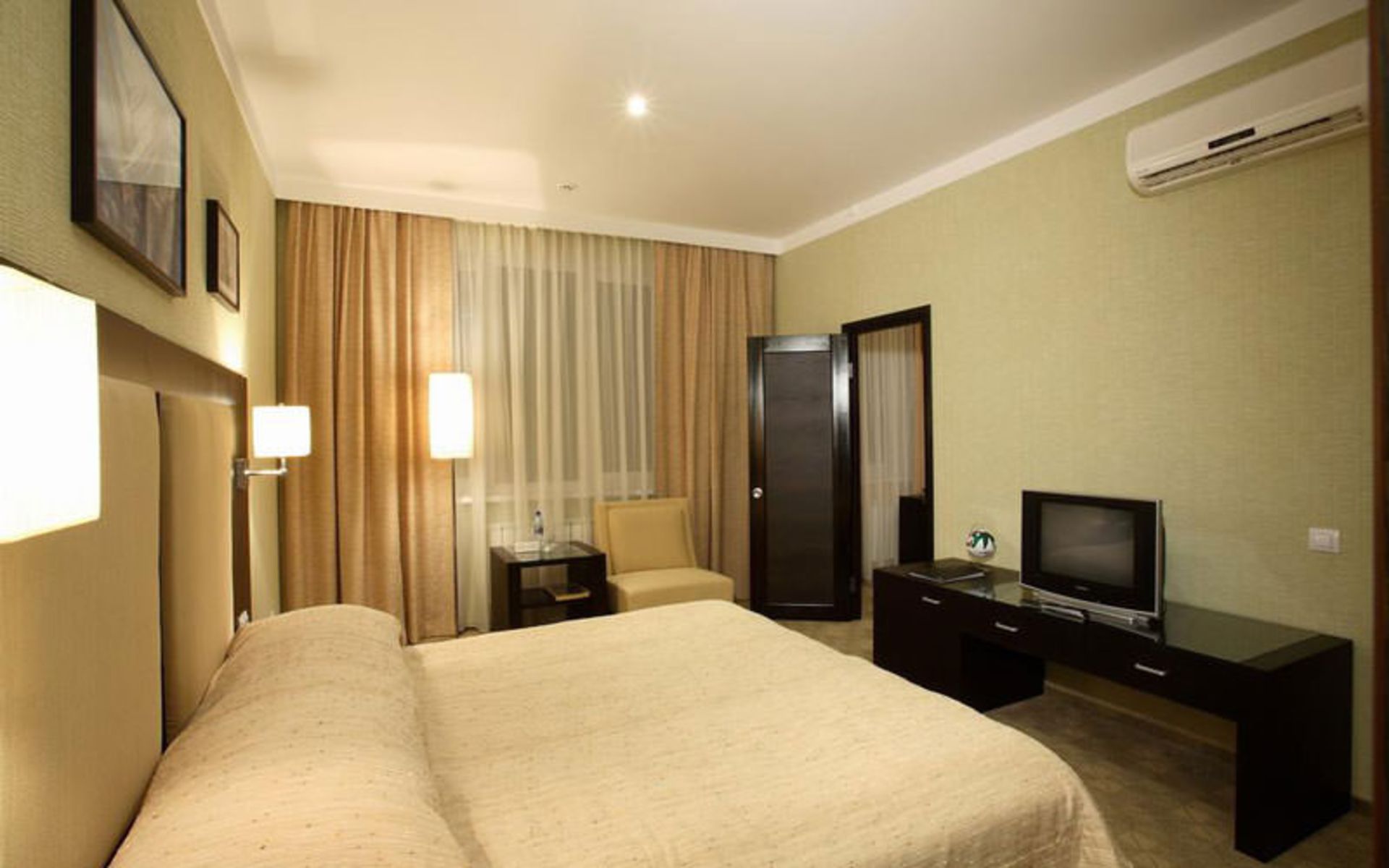 هتل بیزینس هتل سناتور (Business Hotel Senator)