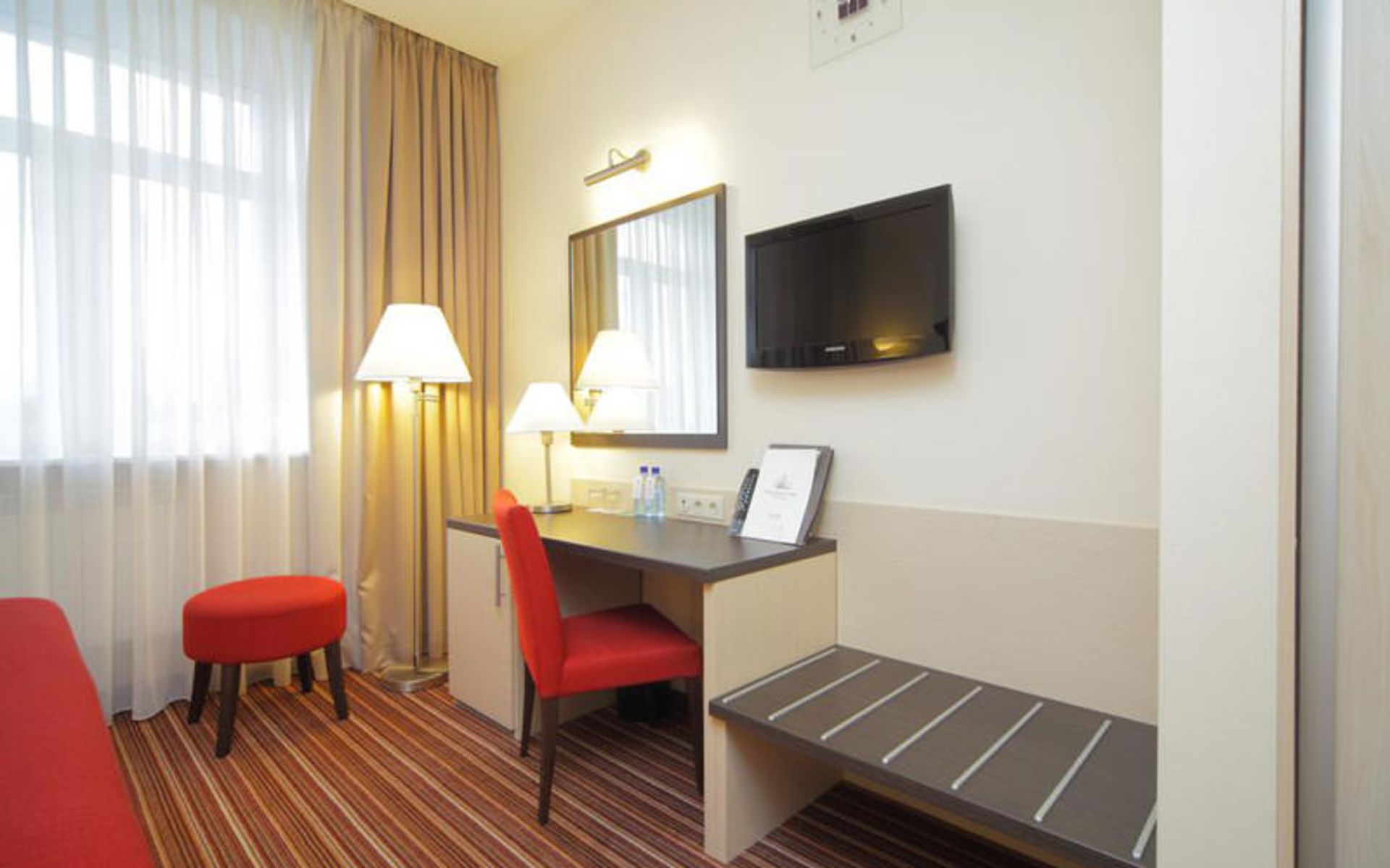 هتل گرین پارک (Green Park Hotel)