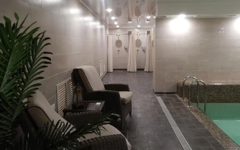 هتل اوکتایبرسکایا (Oktiabrskaya Hotel)