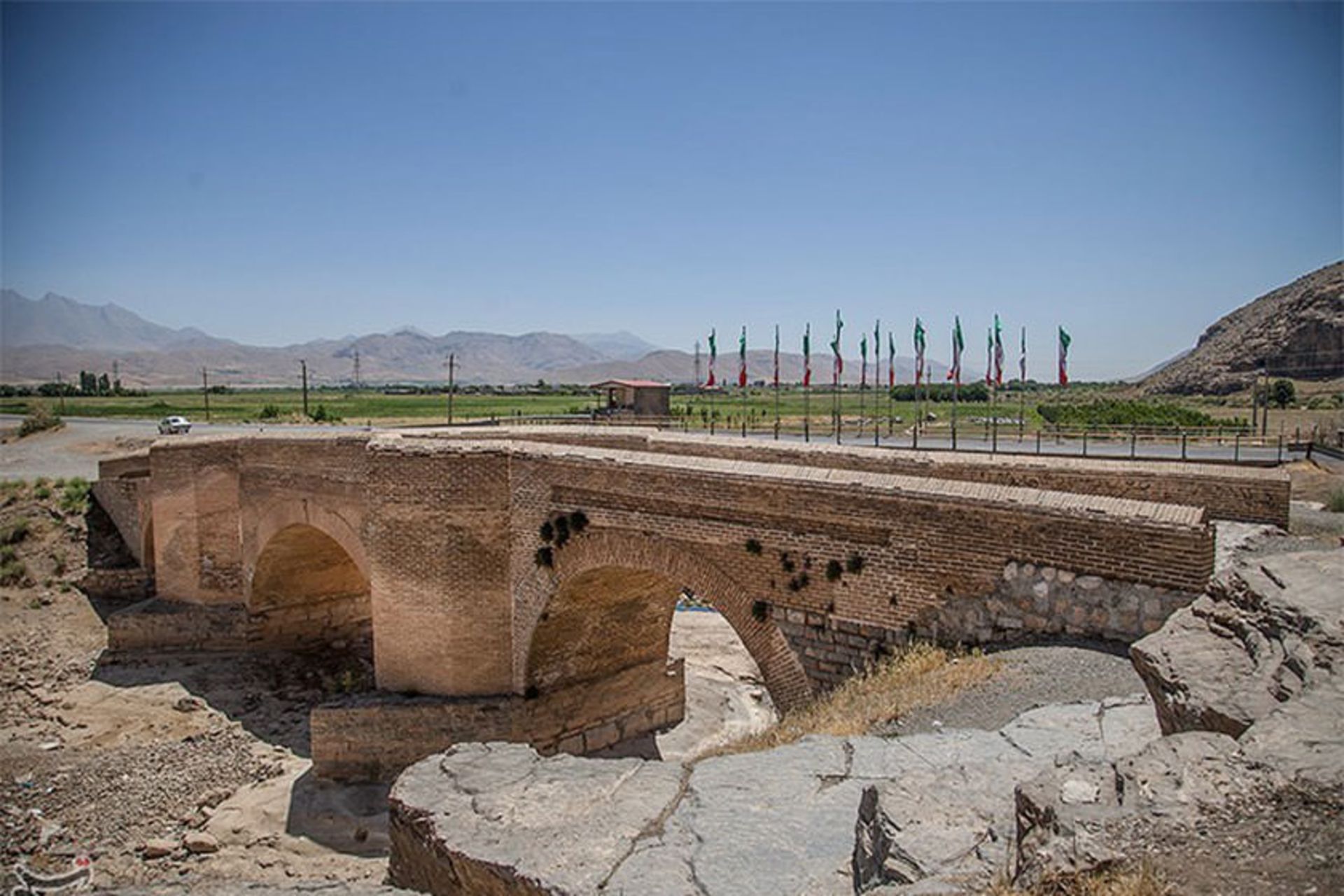 پل میان راهان