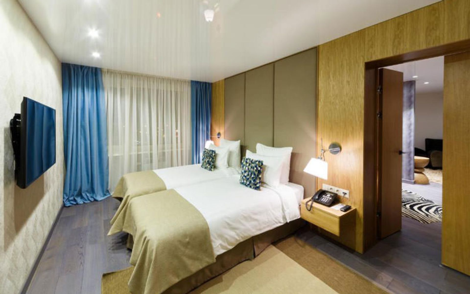 هتل لوچیانو (Luciano Hotel)