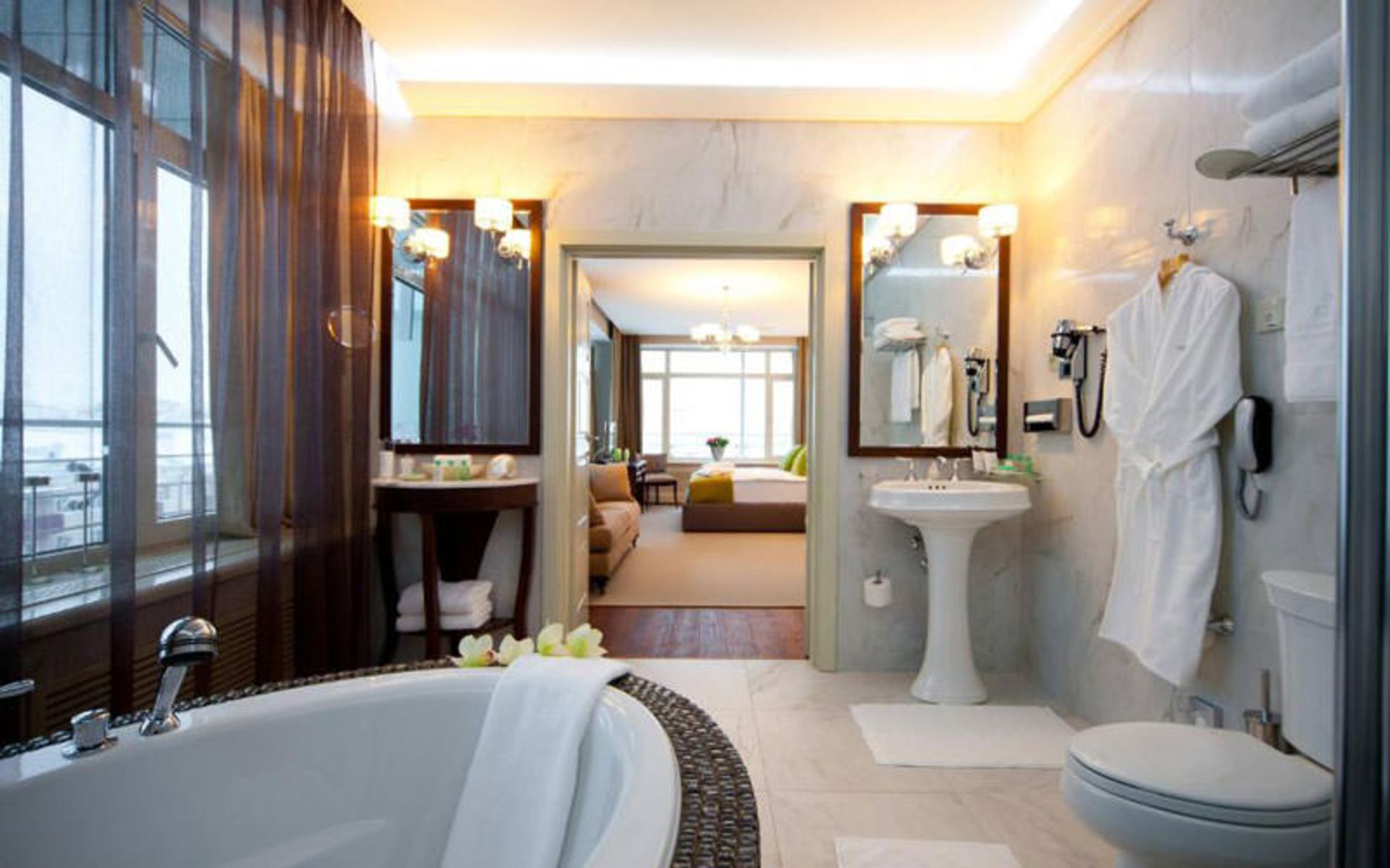 هتل لوچیانو (Luciano Hotel)