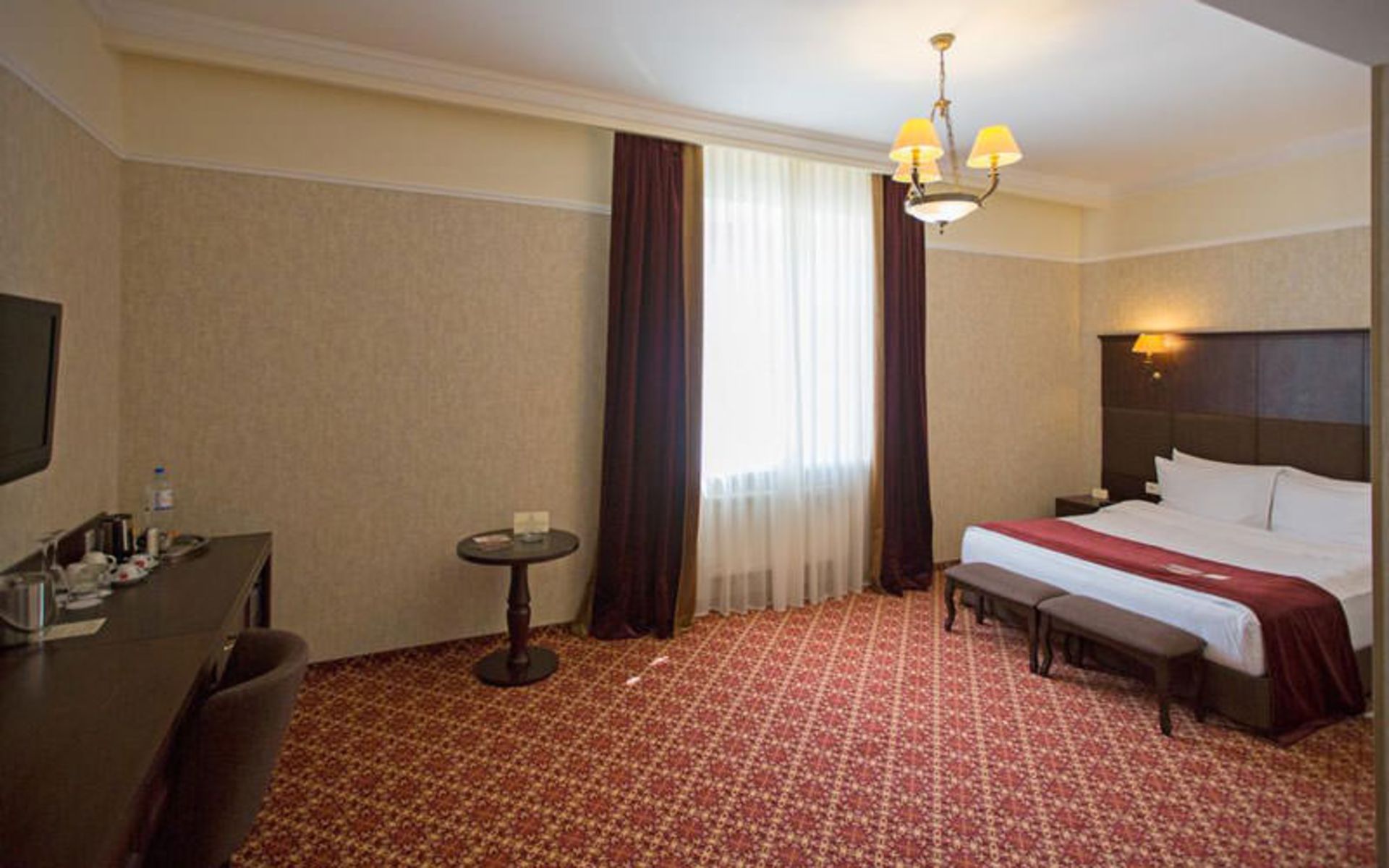 هتل اتچ (Attache Hotel)