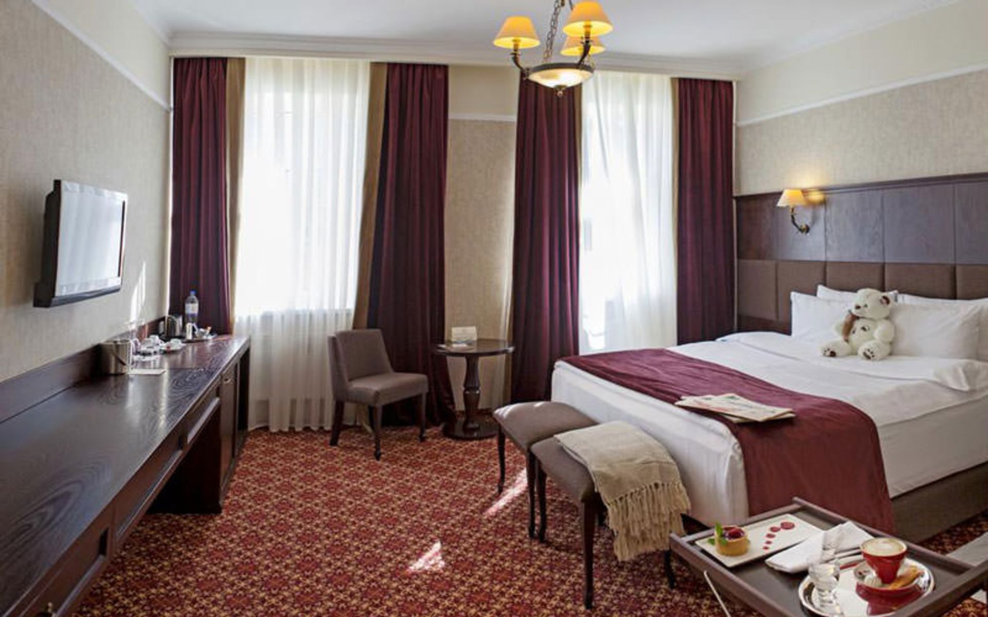 هتل اتچ (Attache Hotel)