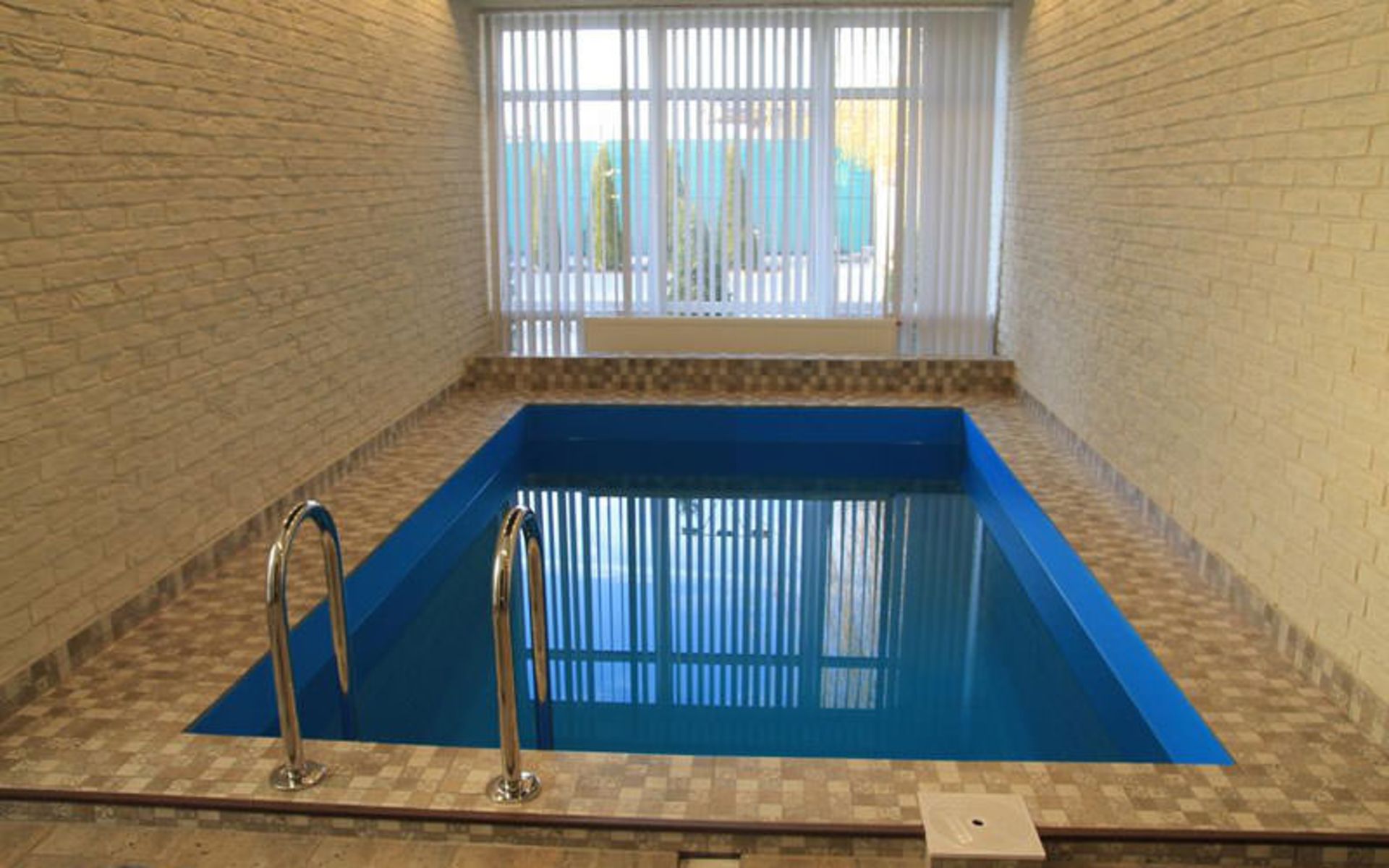 هتل آوانت گارد (Hotel Avant-Garde)