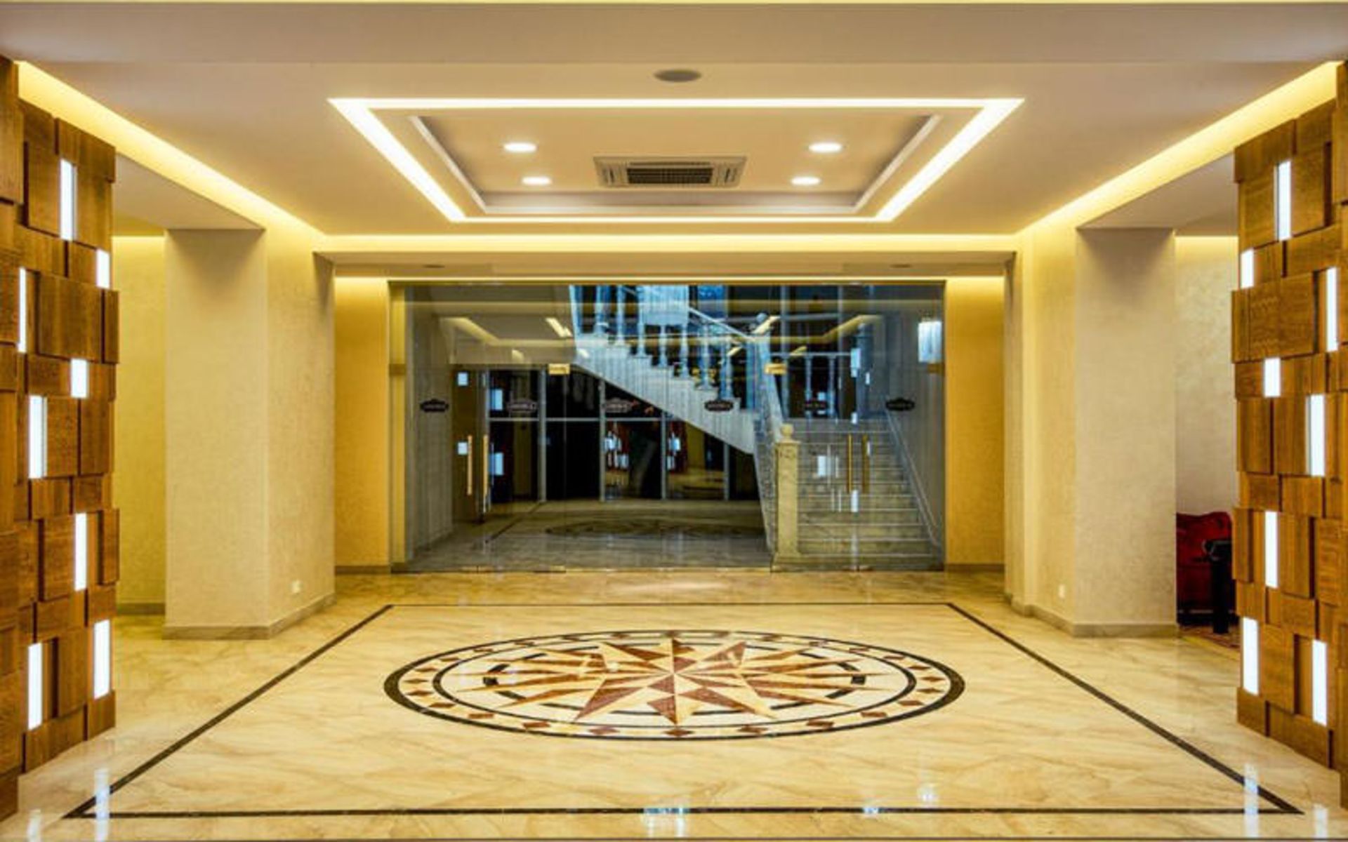 هتل آدمیرال (Admiral Hotel)