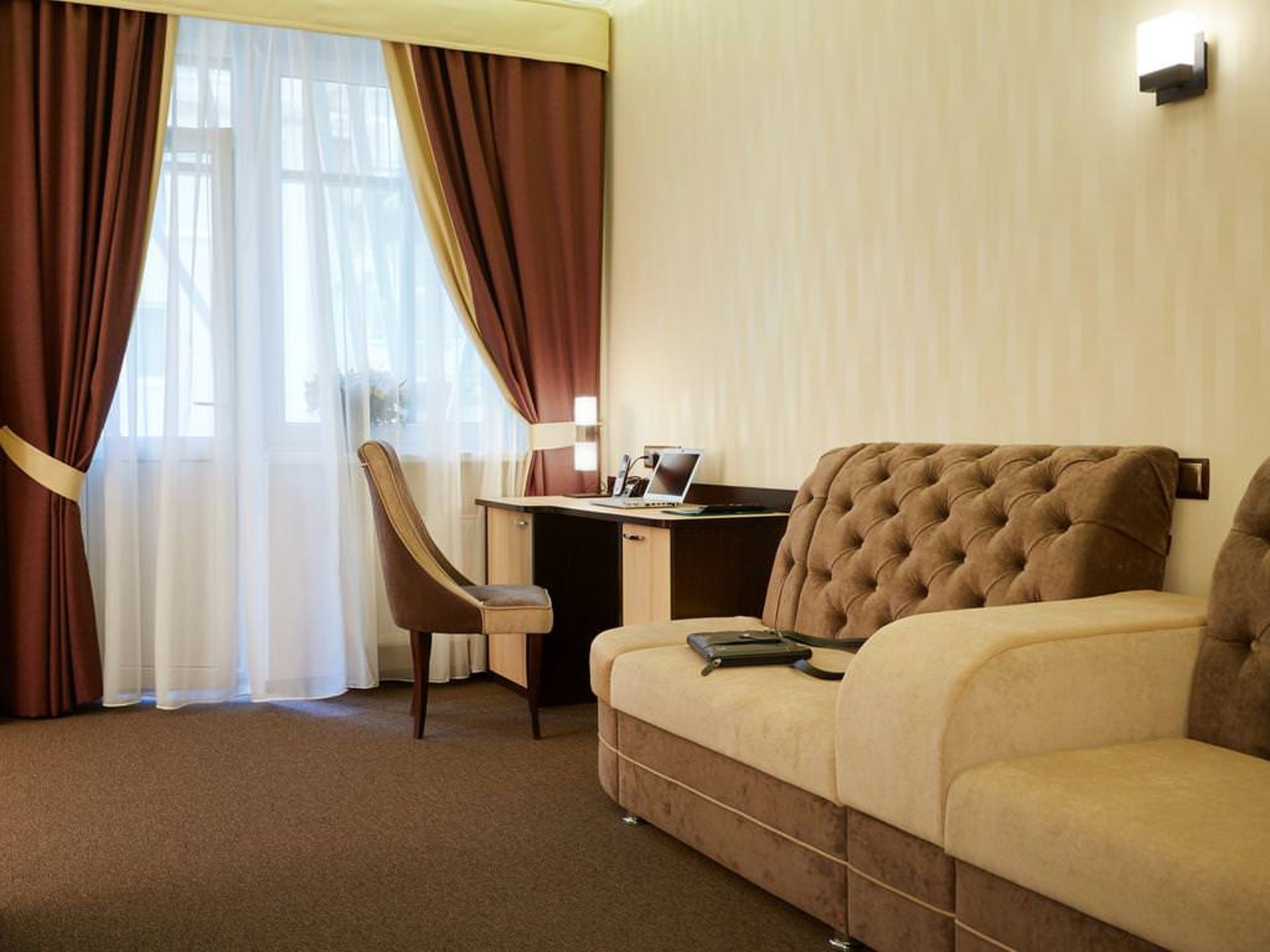 هتل بریچ یارد (Birch Yard Hotel)