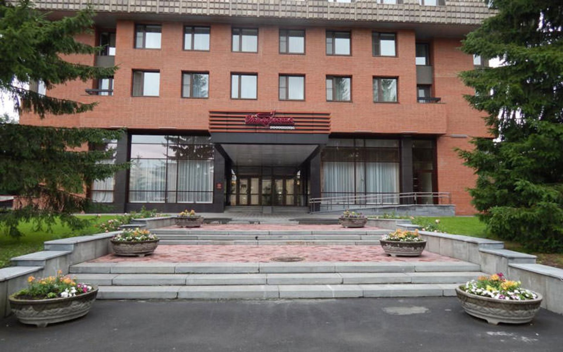 هتل اوکتایبرسکایا (Oktiabrskaya Hotel)