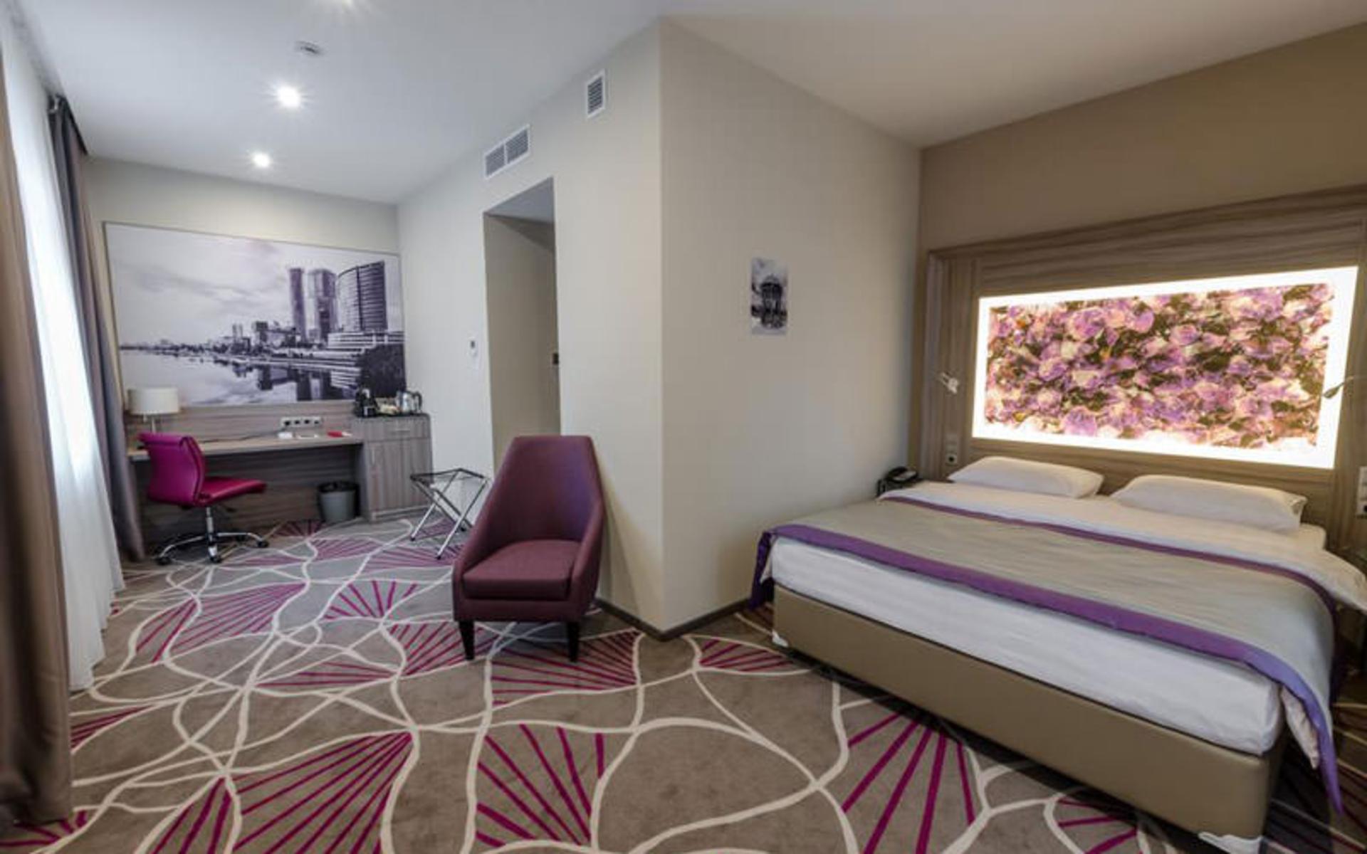 هتل تنت (Tenet Hotel)