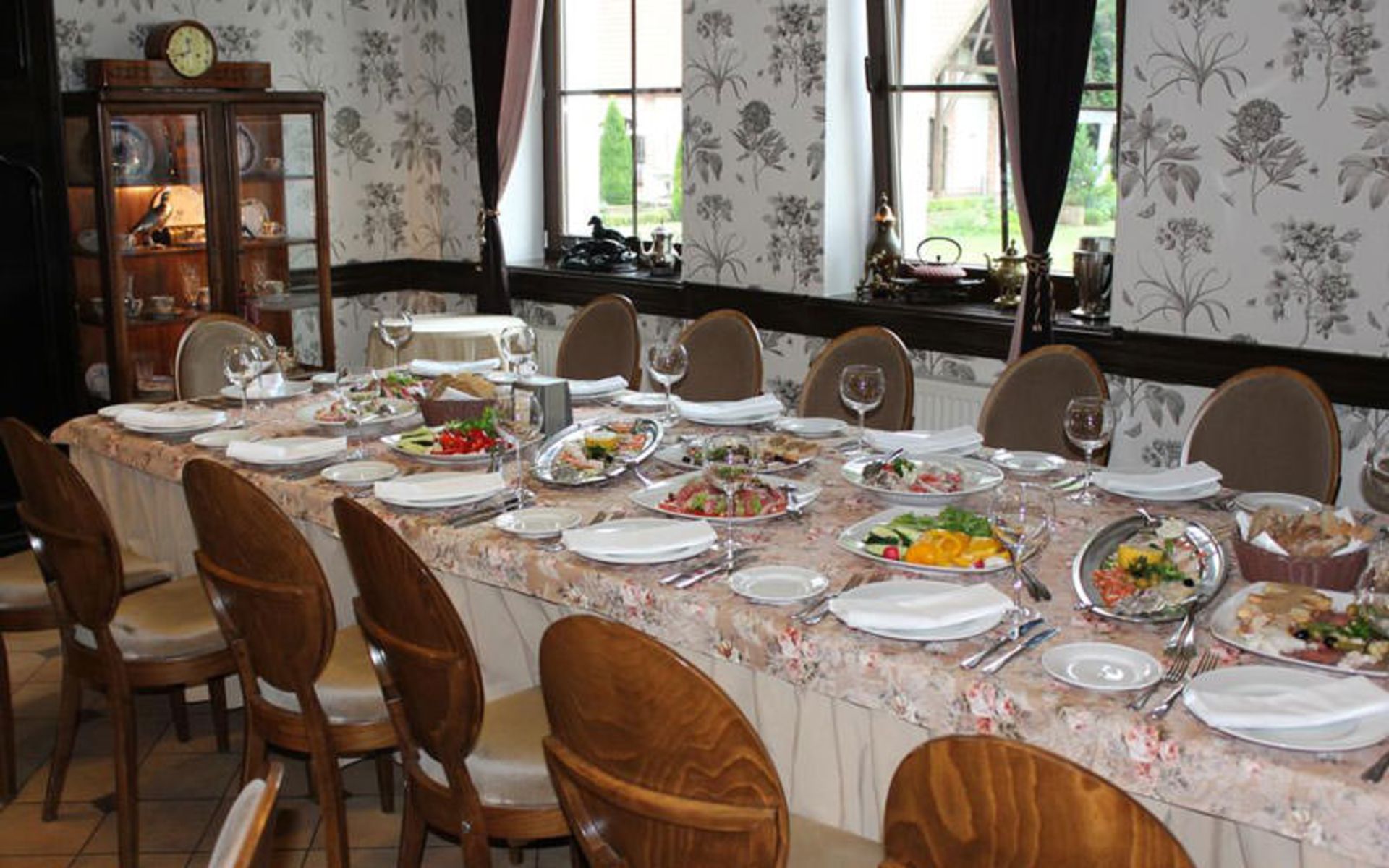 هتل اوسادبا (Hotel Usadba)