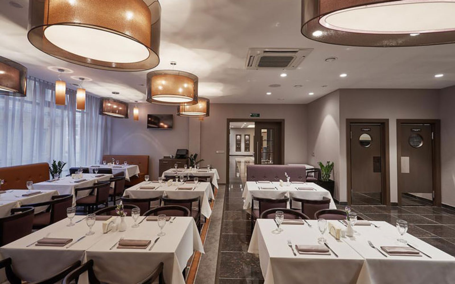 هتل تنت (Tenet Hotel)