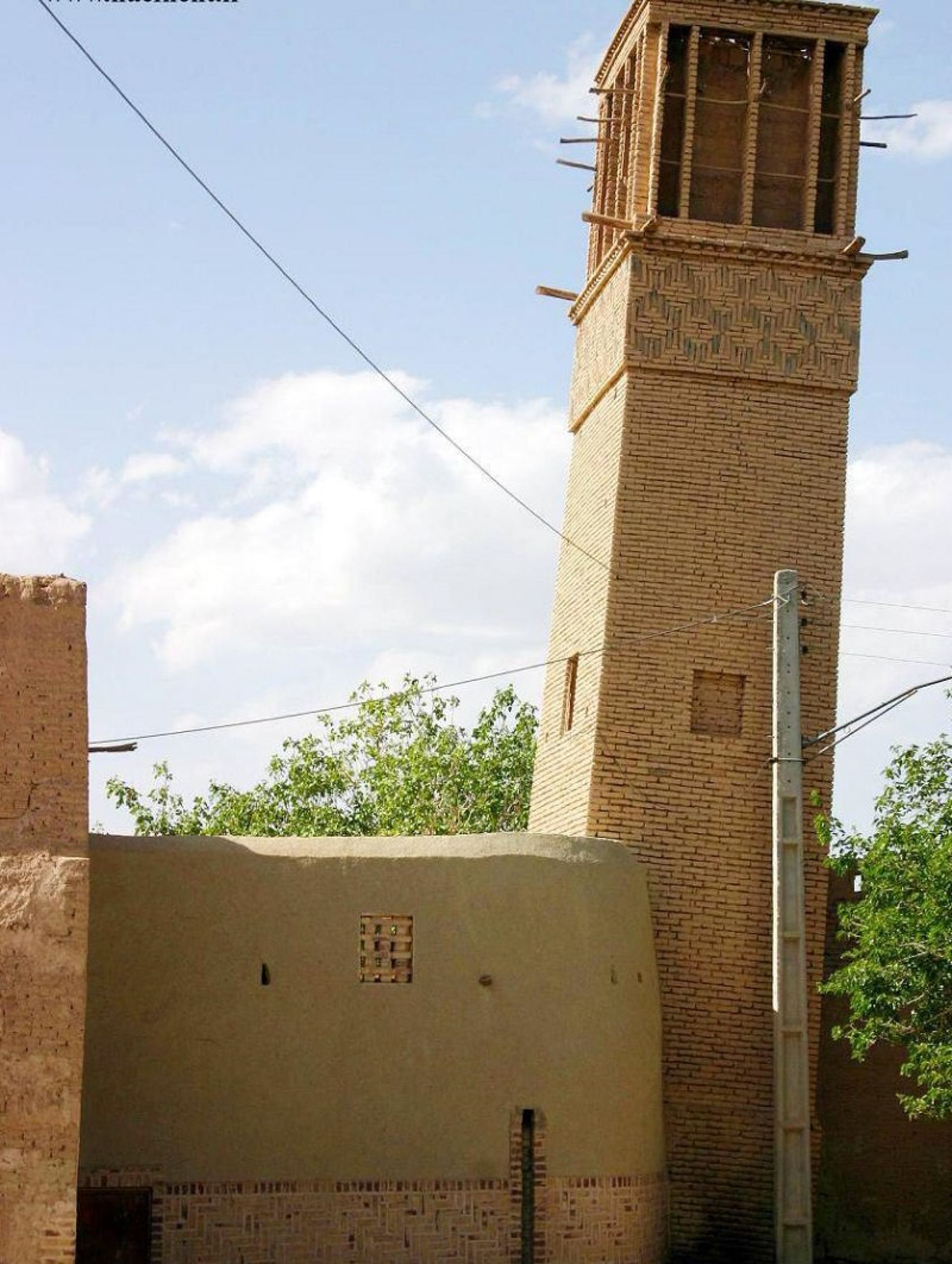 آب انبار فیض نایین