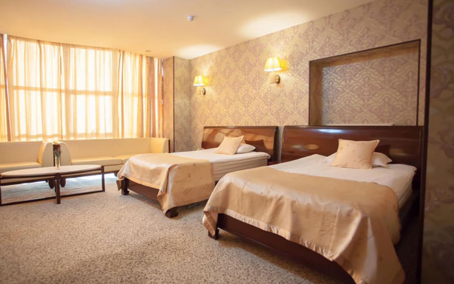 هتل مارتون پلس (Hotel Marton Palace)