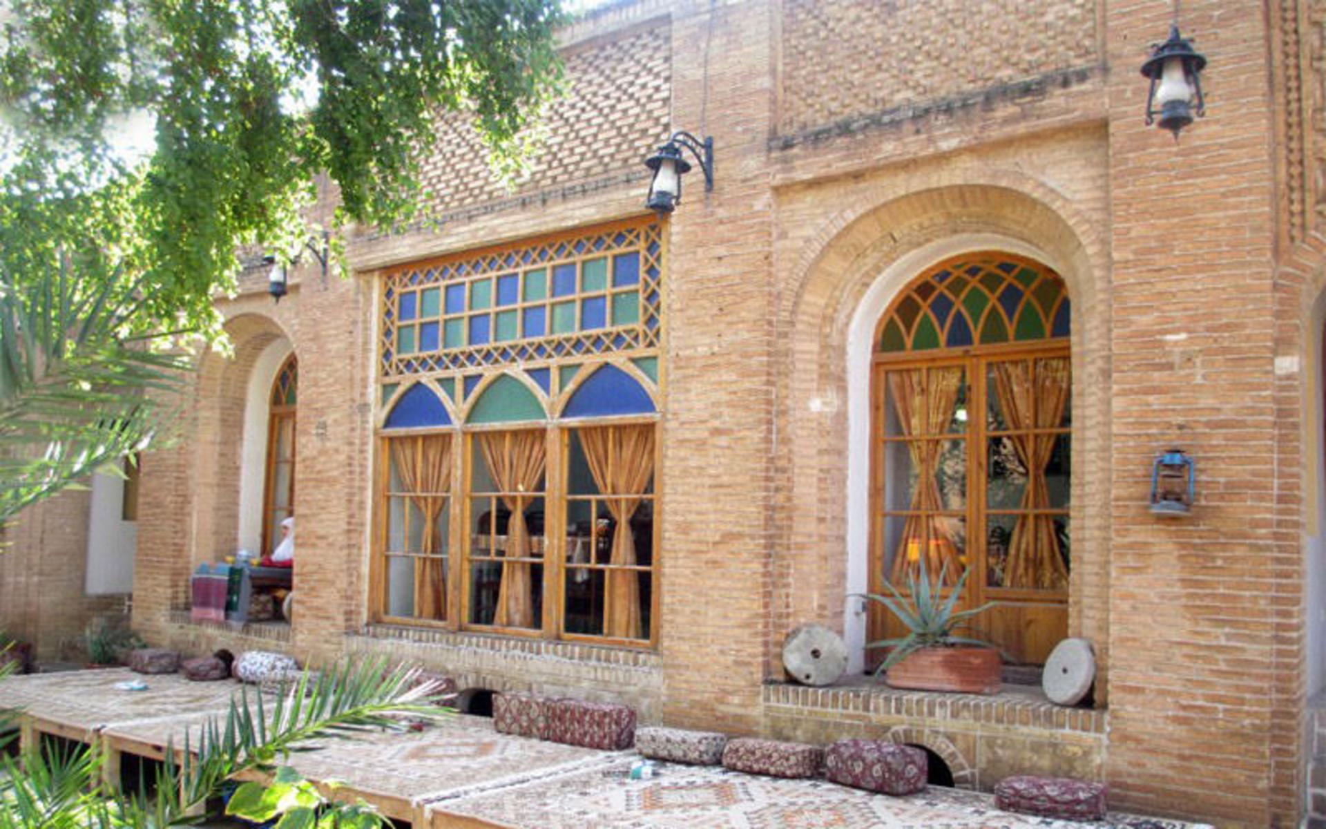 موزه و رستوران مستوفی