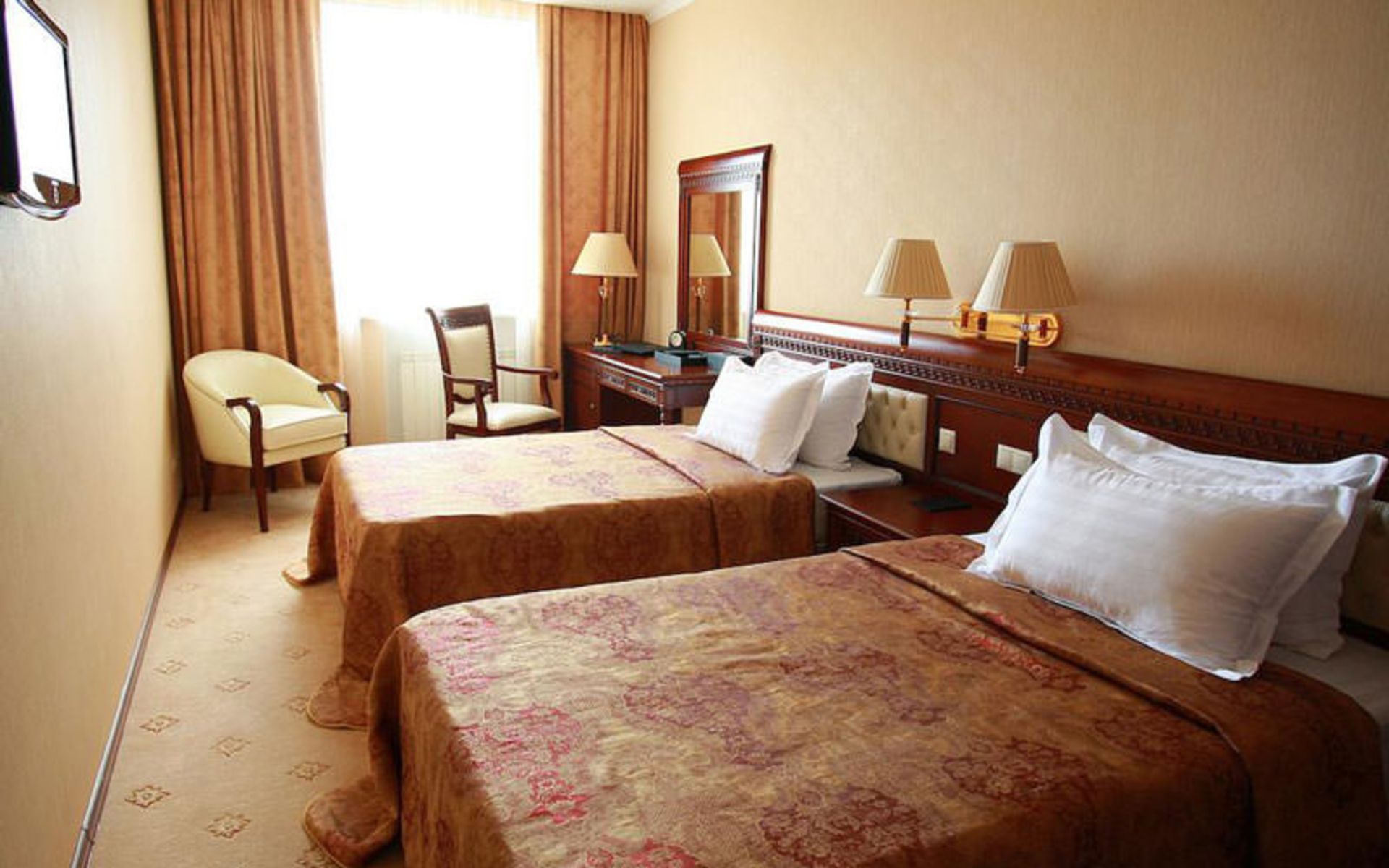هتل گرند هال (Grand Hall Hotel)