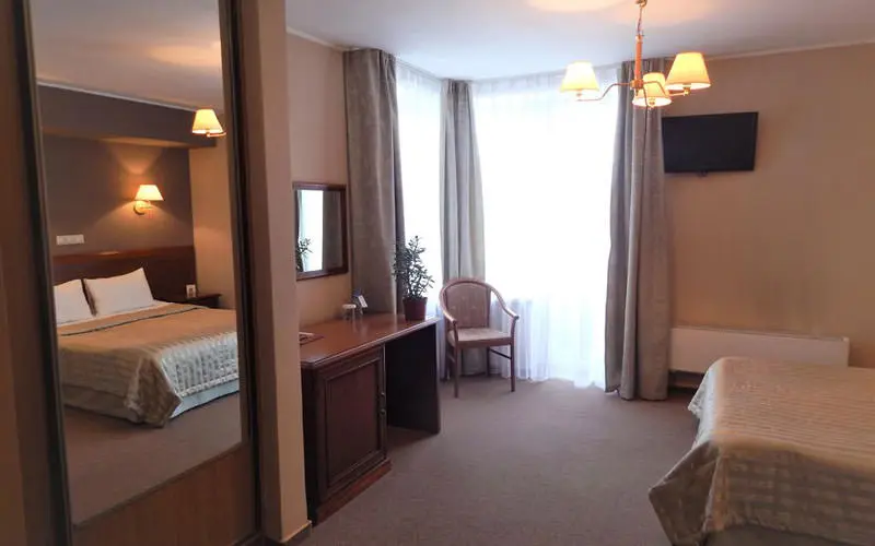 هتل اوکتایبرسکایا (Oktiabrskaya Hotel)