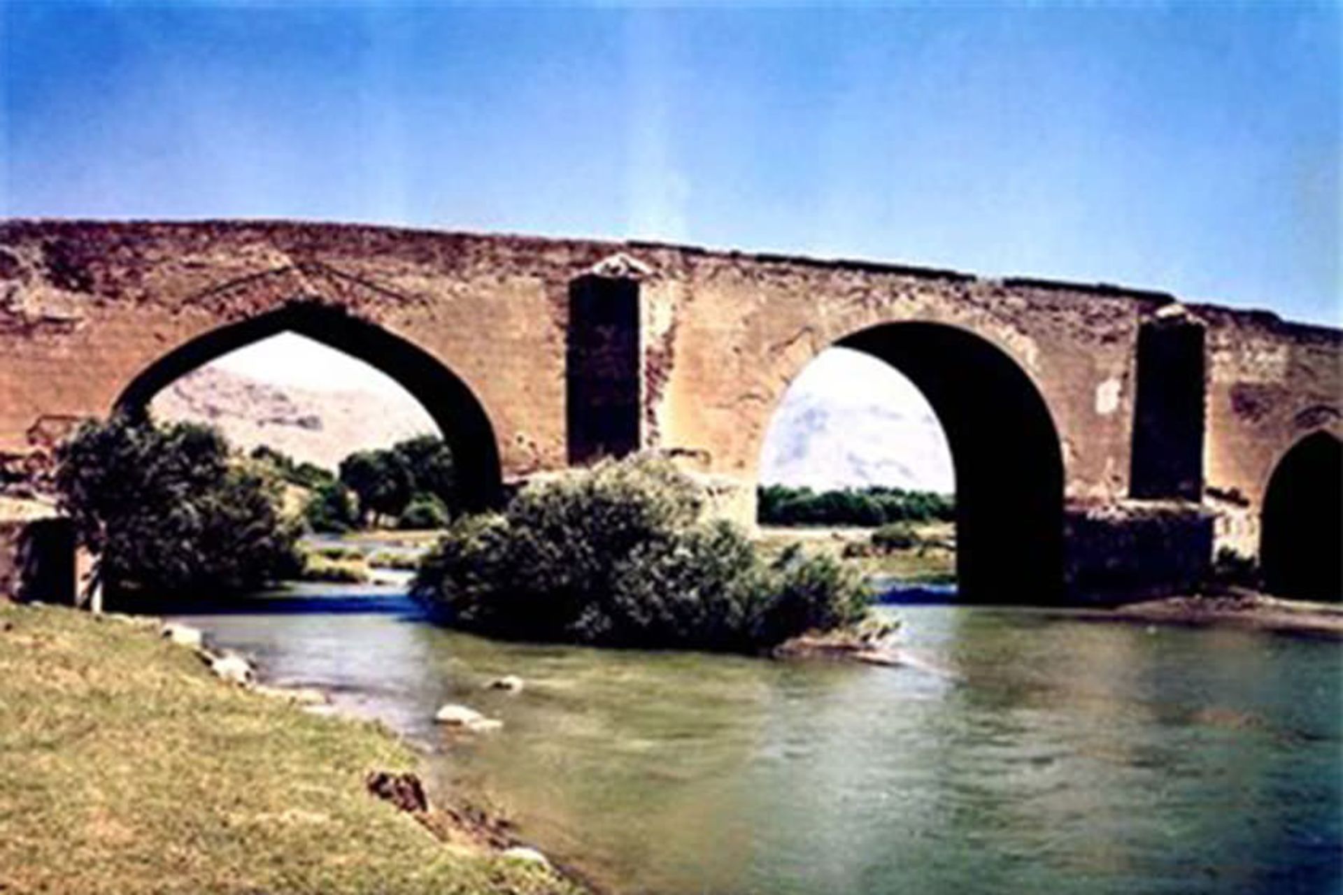 پل میان راهان