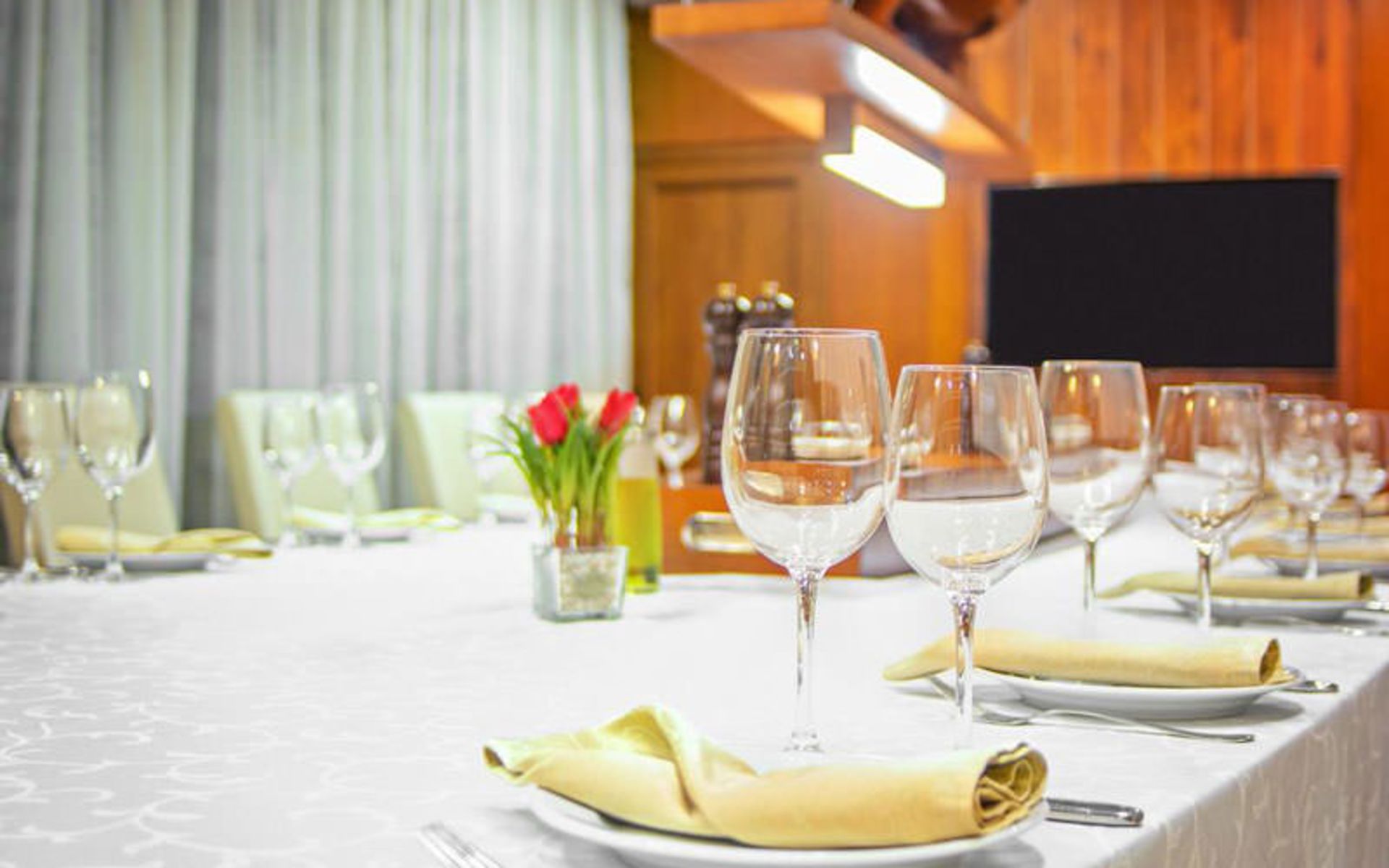 هتل توریست (Tourist Hotel)