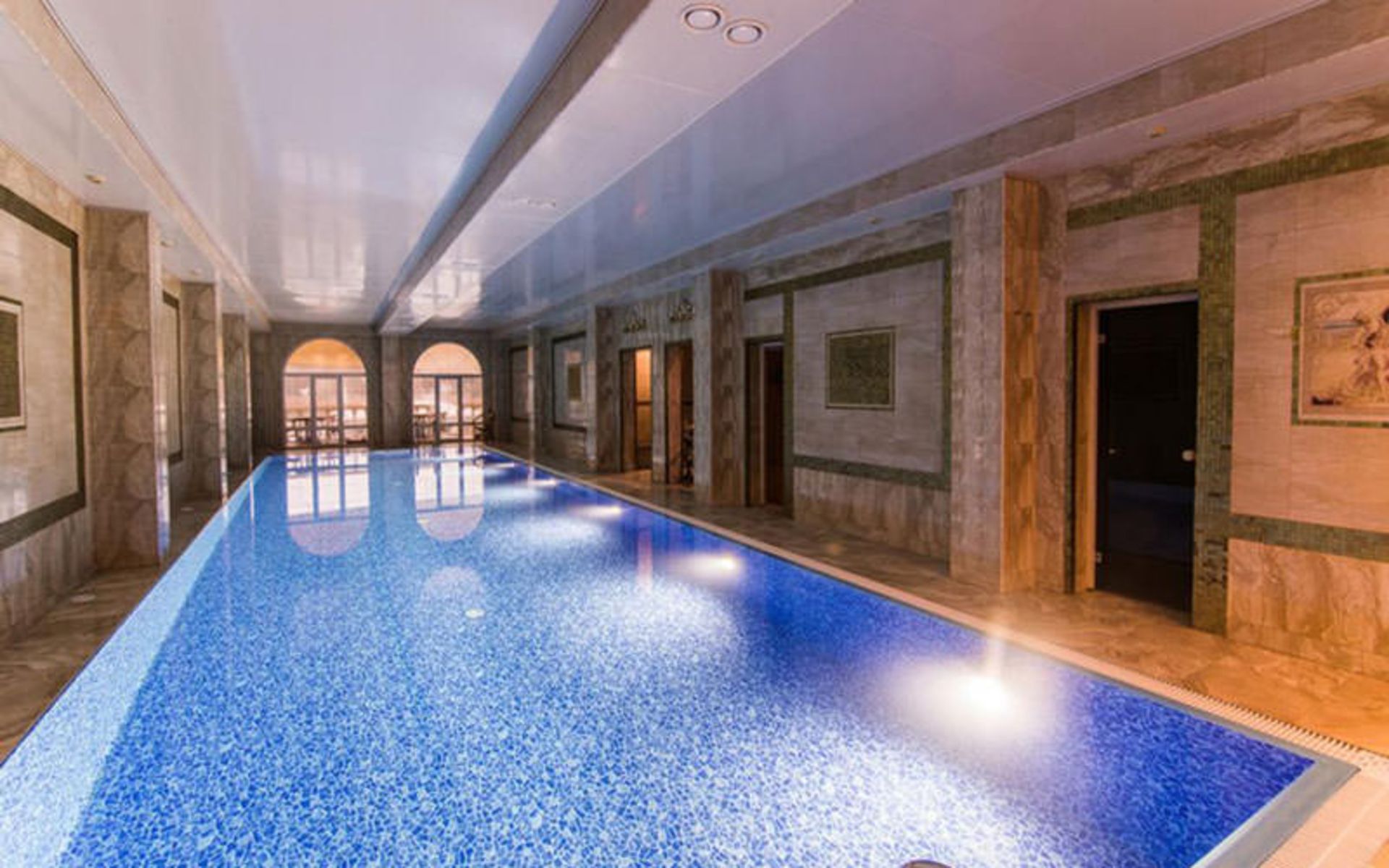 هتل پتروسکی پریچال (Hotel Petrovsky Prichal Luxury Hotel&SPA)