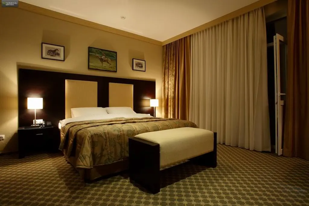 هتل بیزینس هتل سناتور (Business Hotel Senator)