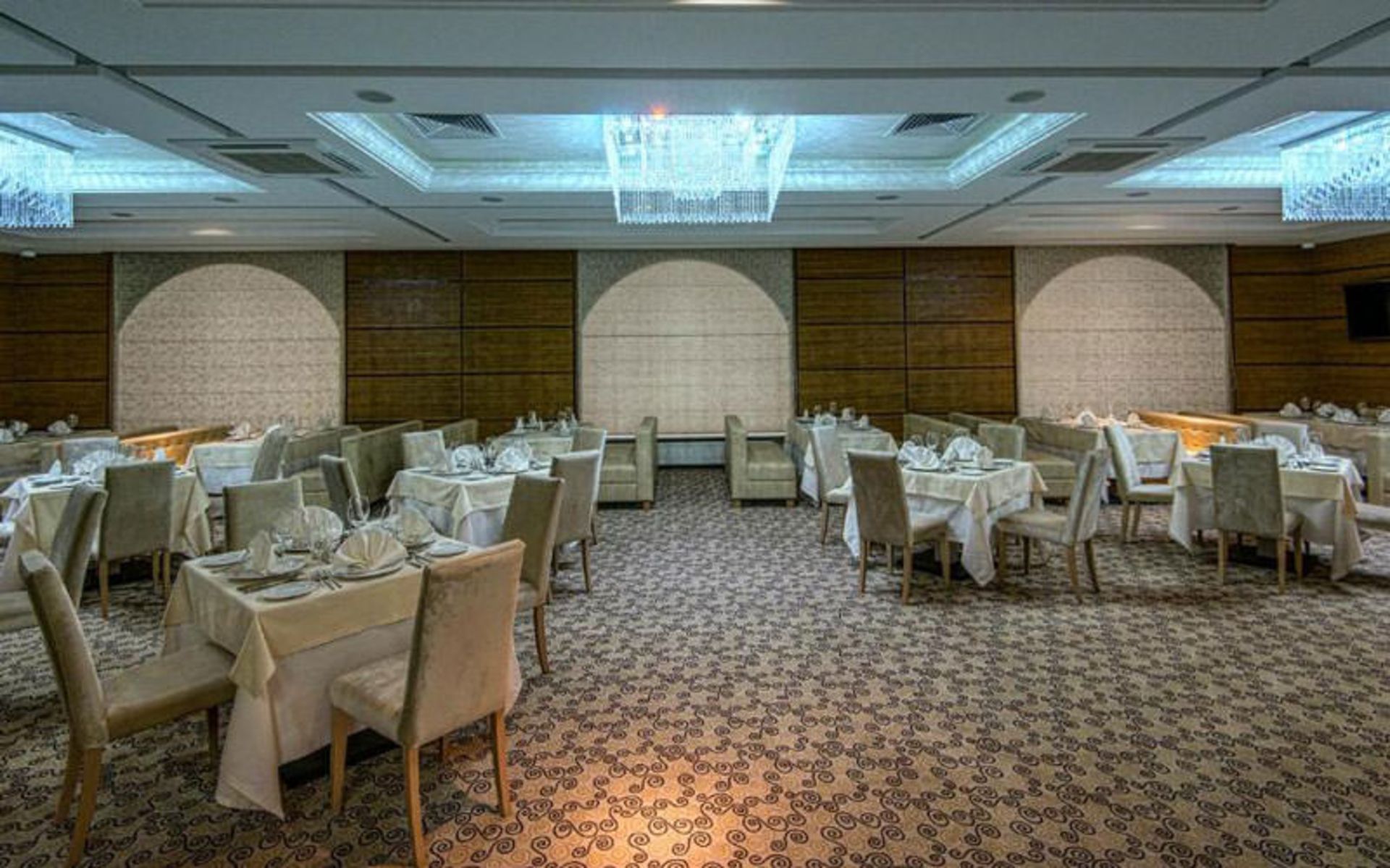 هتل آدمیرال (Admiral Hotel)
